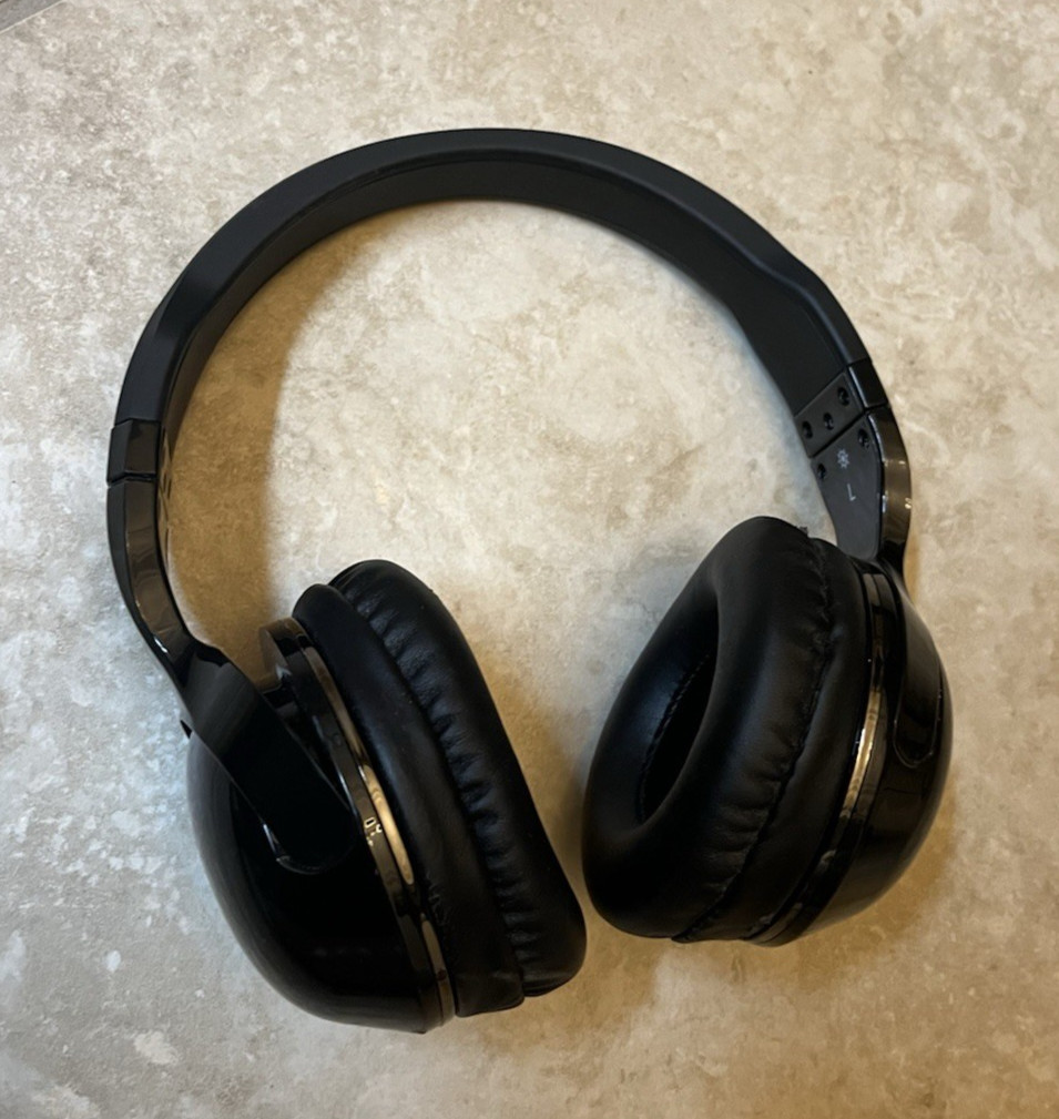 Skullcandy Hesh Model Over Ear Wired Headphones – Missing Auxiliary Cord
