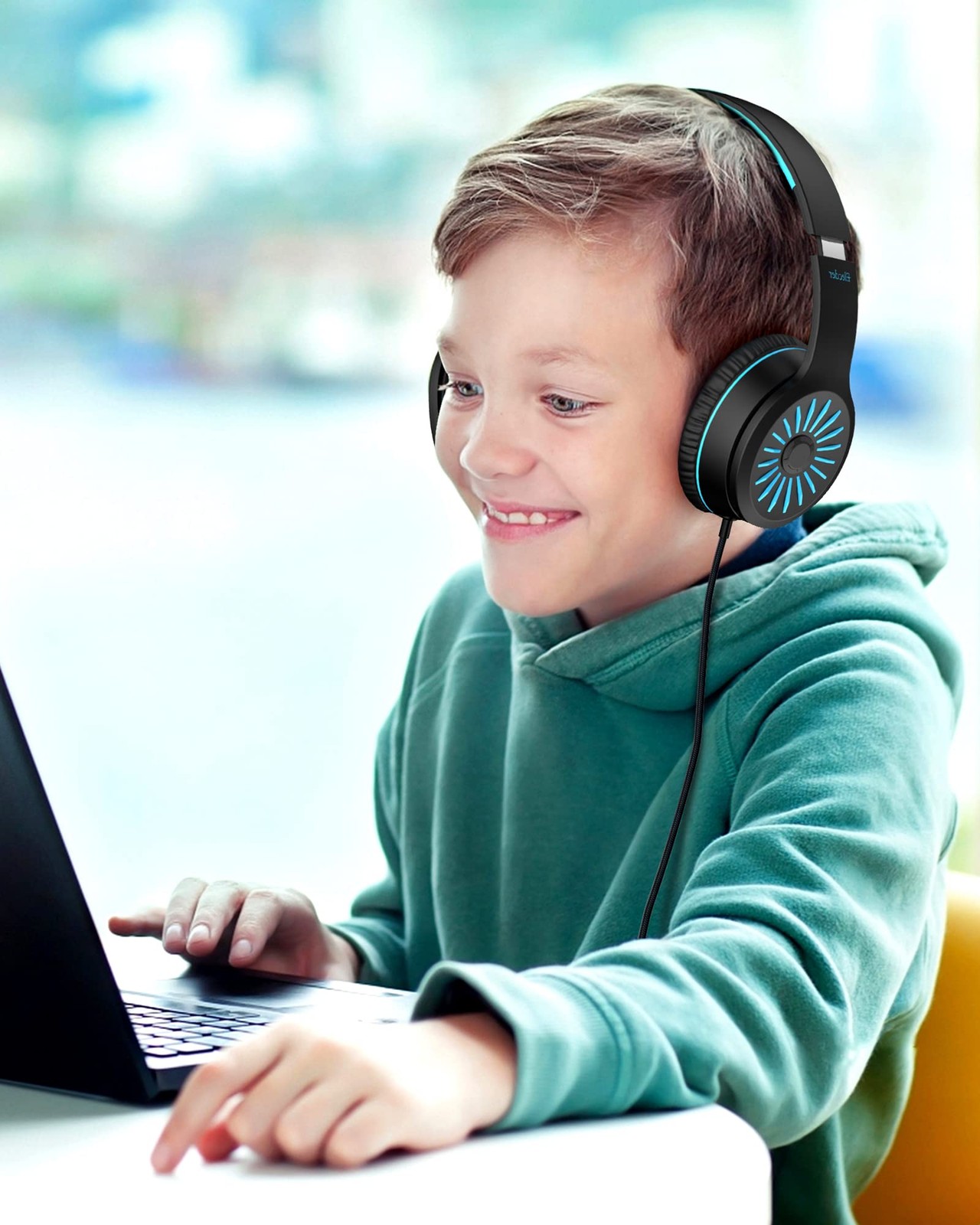 Black i45 Kids Wired OnEar Headphones Foldable 1.5M Cord 3.5mm Jack Headset