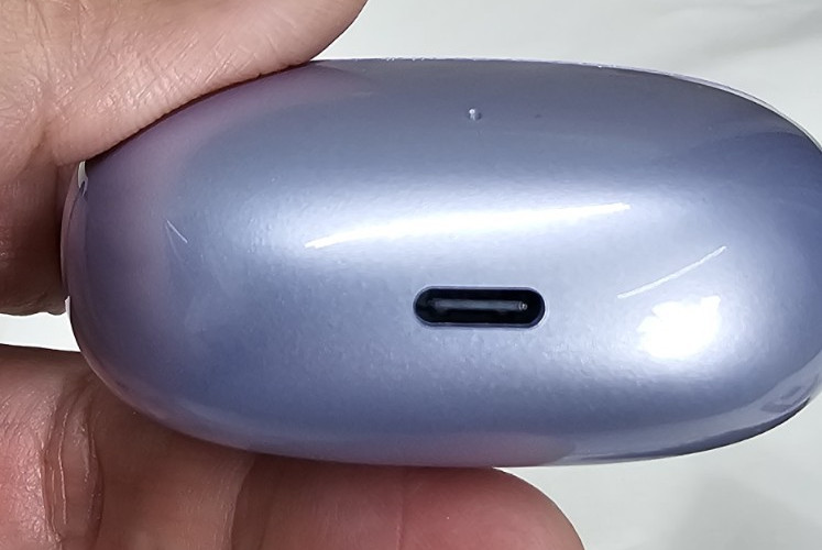 NEW Hyundai Earclip C7 Wireless Earbuds – Purple (Box Error Labeled Black)