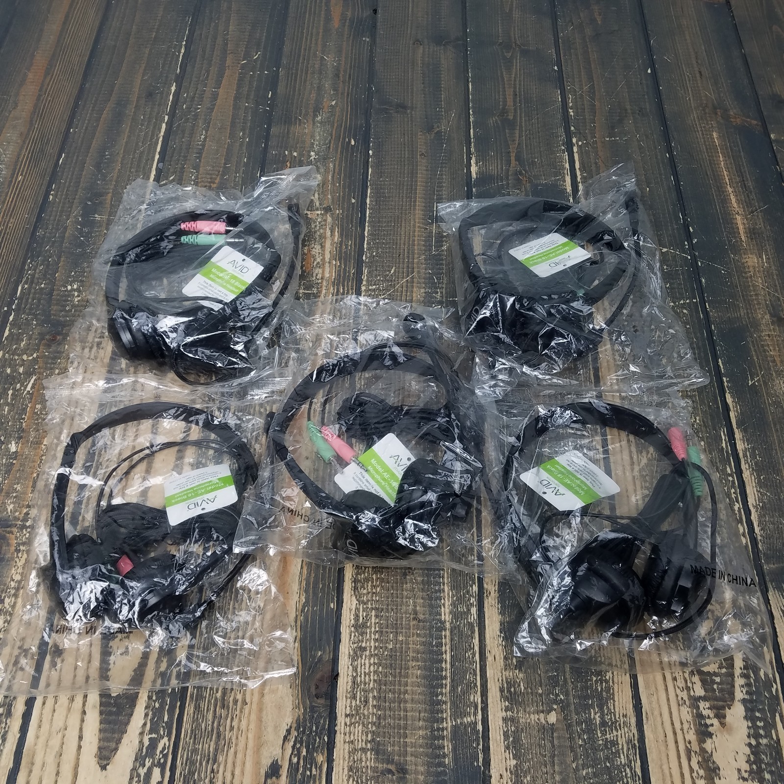 BRAND NEW LOT of 5 AVID AE-18 Lightweight 3.5mm Over-Ear Headphones Color BLACK