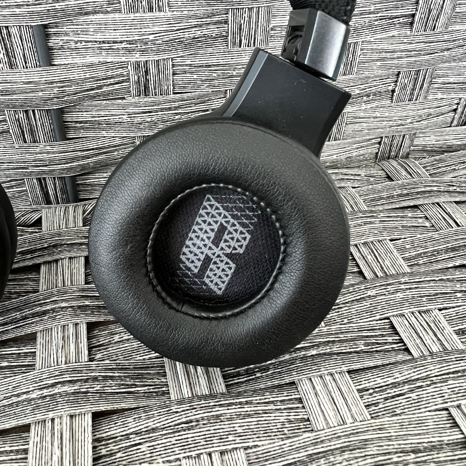 JBL Live 460NC Wireless On-Ear Noise Cancelling Headphones – Black Very Good