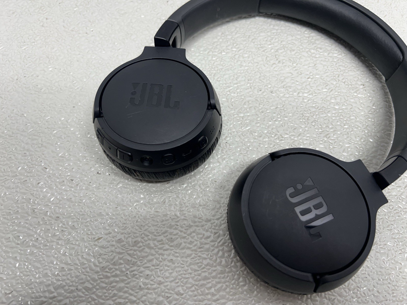 JBL – Tune 670NC Adaptive Noise Cancelling Wireless On-Ear Headphone – Black –