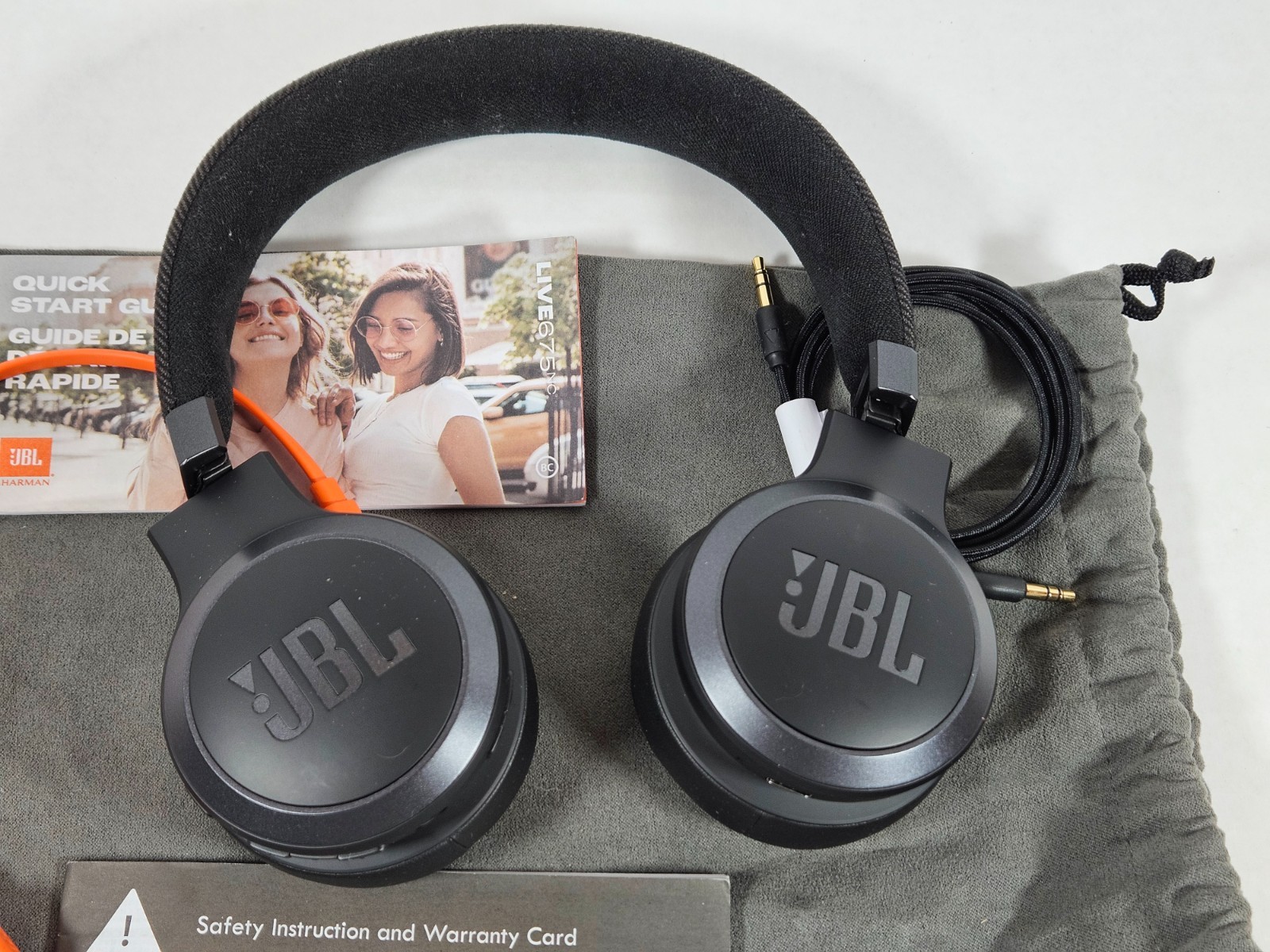 JBL Live 675NC Headpohones Open box tested working