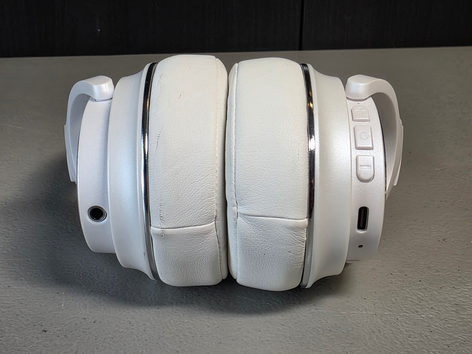 Raycon Everyday Over the Ear Wireless Bluetooth Headphones -White