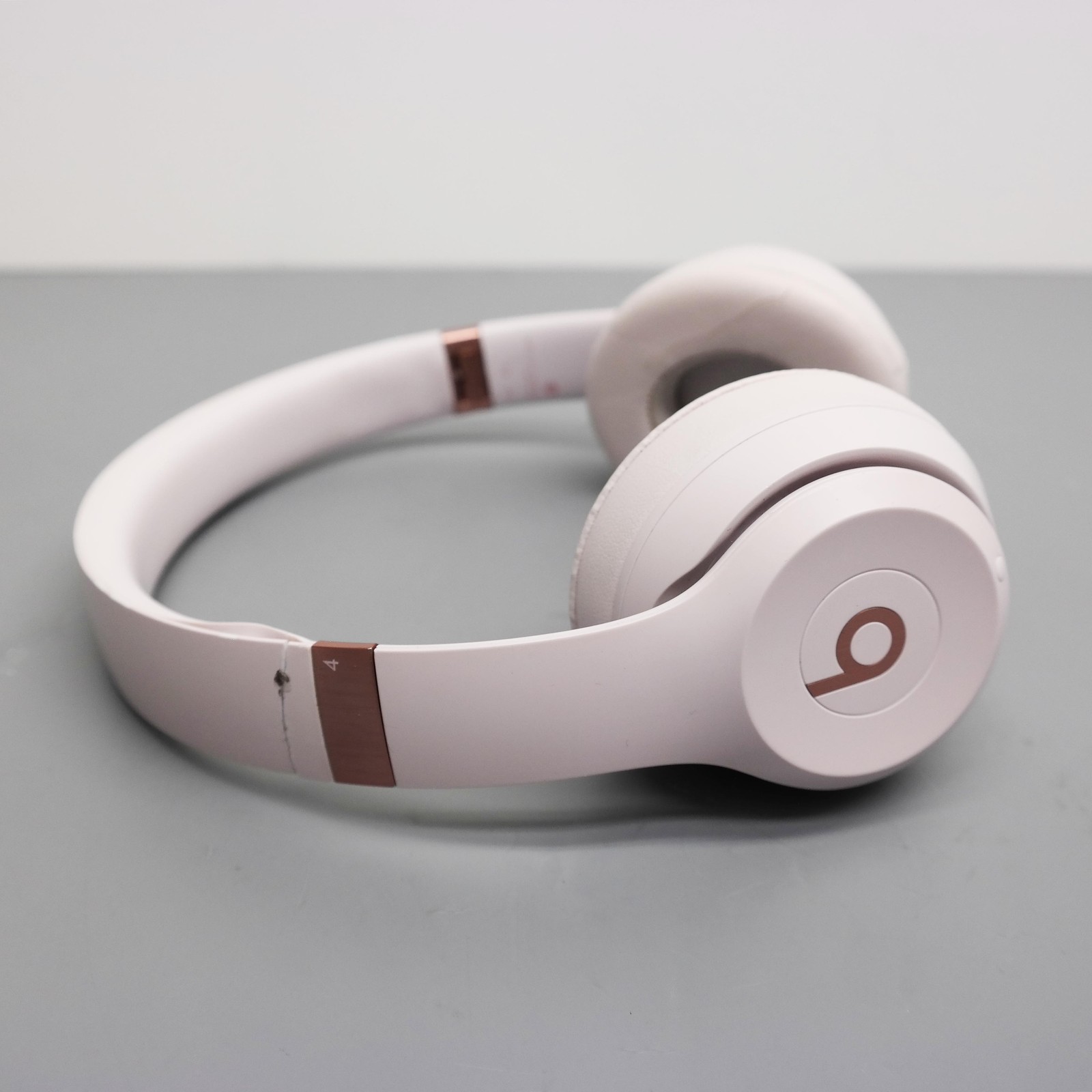 Beats by Dr. Dre Solo 4 Headphones MUW33LL/A Pink ISSUE
