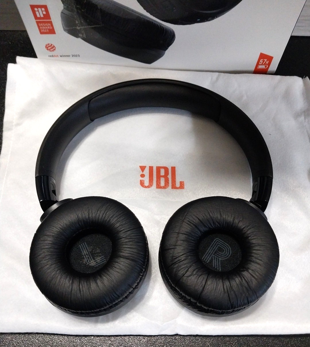 JBL Tune 520BT Wireless On-Ear Headphones Black Pure Bass Sound Voice Aware
