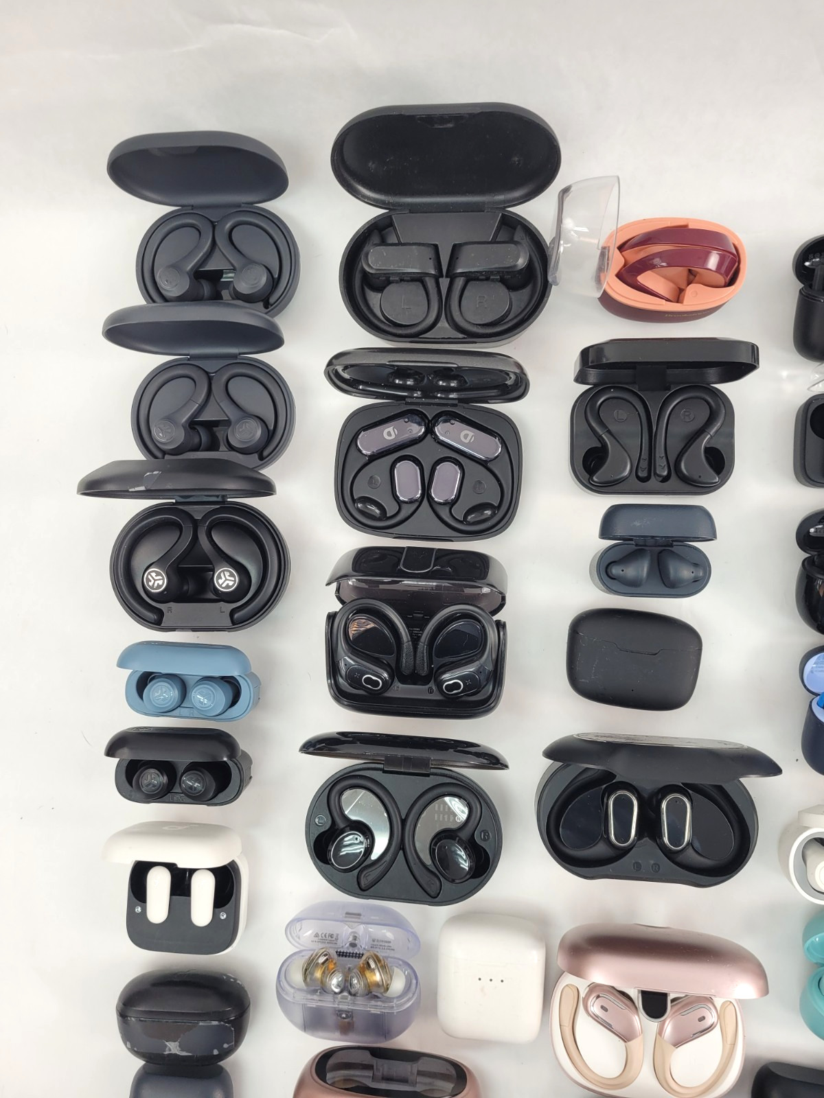 LOT of 50 JLAB ONN Soundcore Earfun Coby Generic In-ear Bluetooth Earbuds (1)