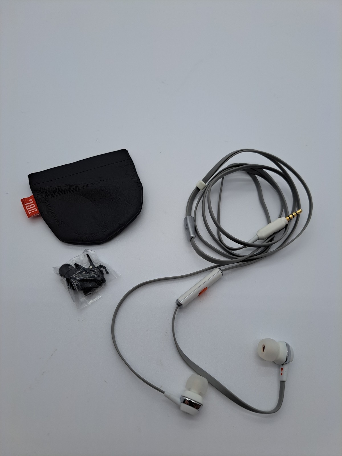 JBL J22 High-Performance In-Ear Headphones – White *TESTED & WORKING*