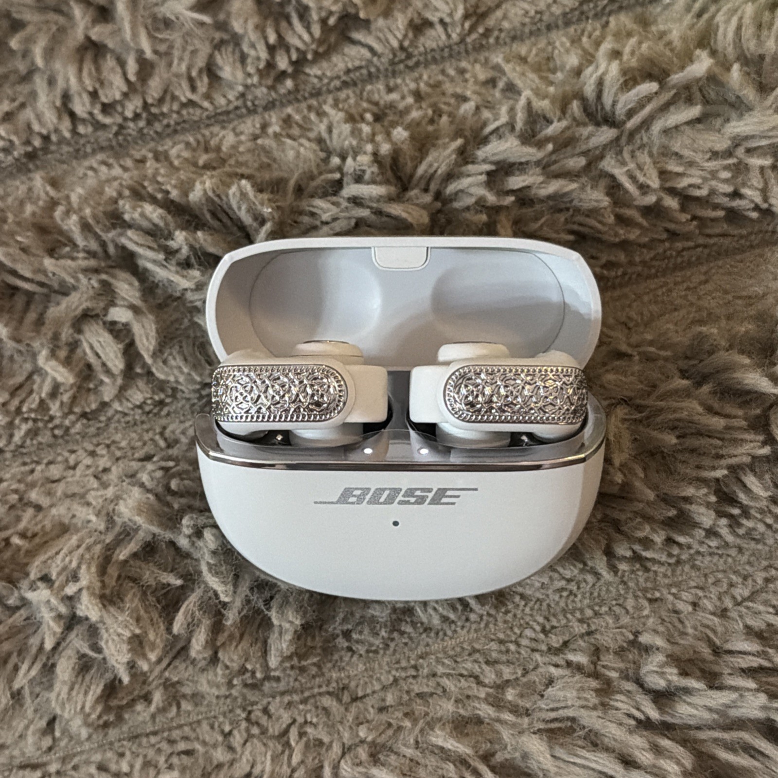 Bose x Kendra Scott Ultra Open Earbuds – Rhodium Filigree “Missing Charger”