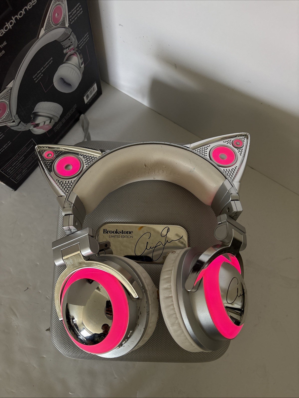 Brookstone Limited Edition Ariana Grande Bluetooth Headphones. Tested & Working