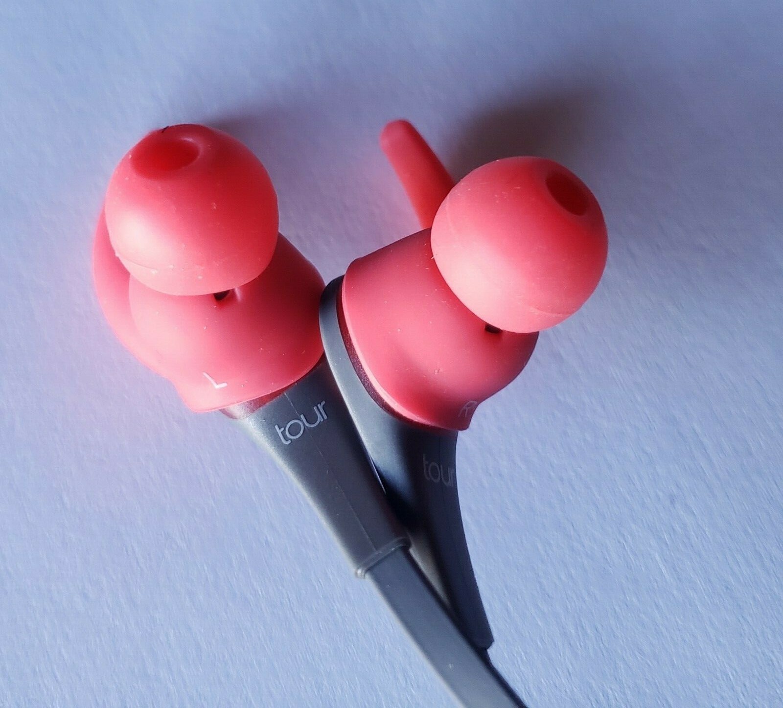 OEM SIREN RED Dre Beats Tour2 In-Ear Headphones with AUDIO ISSUE – Read Details