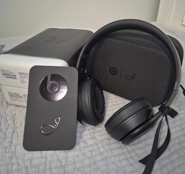 Beats Solo 4 Wireless On Ear Headphone Jennie Special Edition Onyx Black Korean.