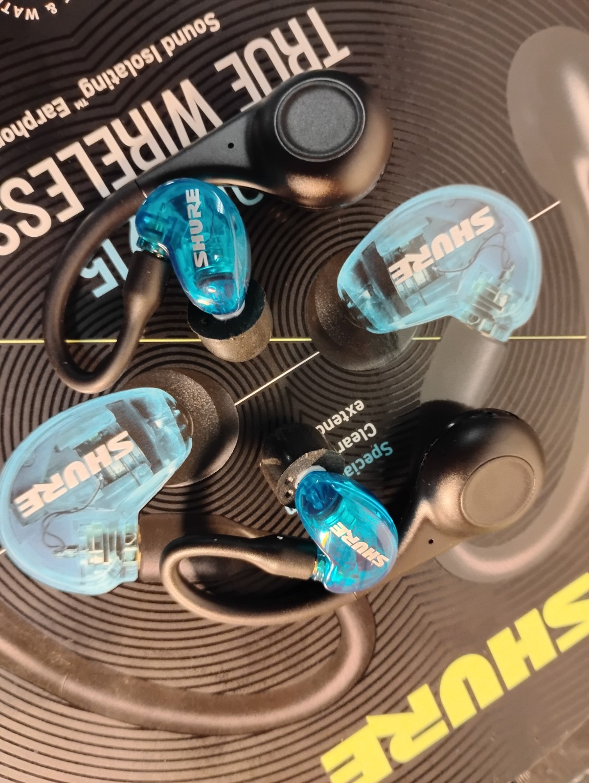 SHURE AONIC215 TRUE WIRELESS 2nd Generation Sound Isolating Earphones