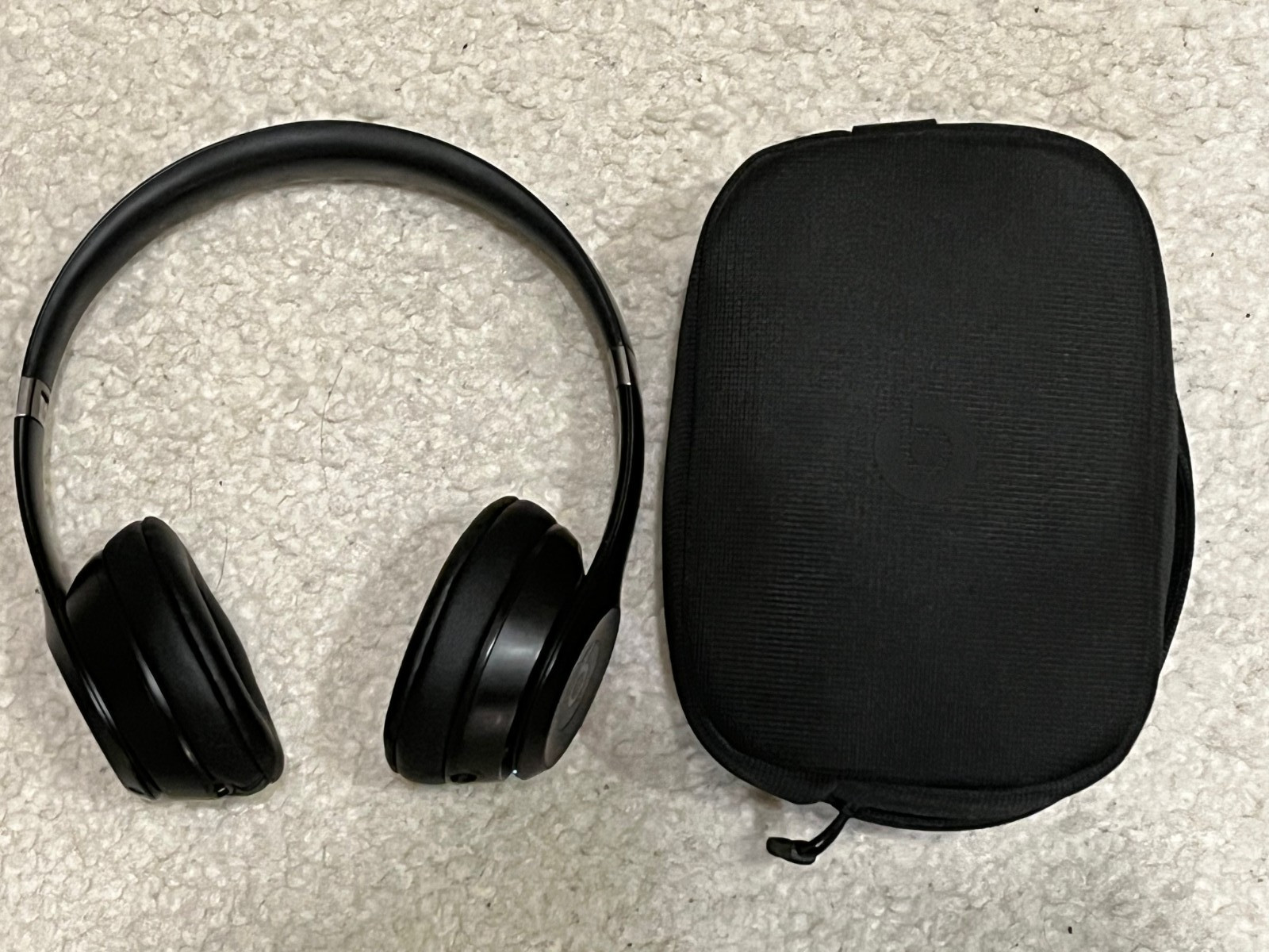 Beats Solo 4 Wireless On-Ear Headphones Matte Black w/ Pouch