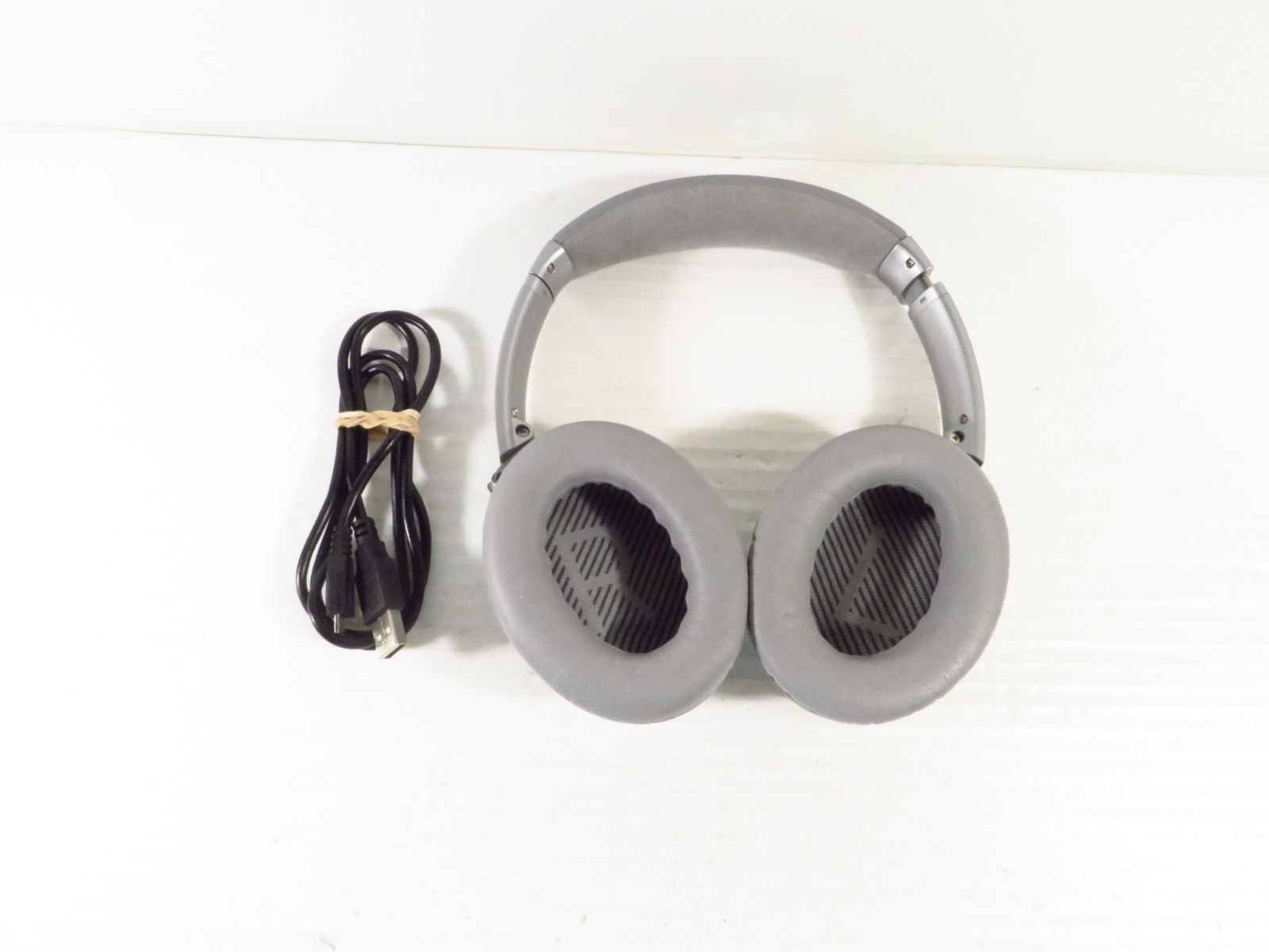 Bose QuietComfort 35 QC35 Noise Cancelling Headphones w/ Case, Silver