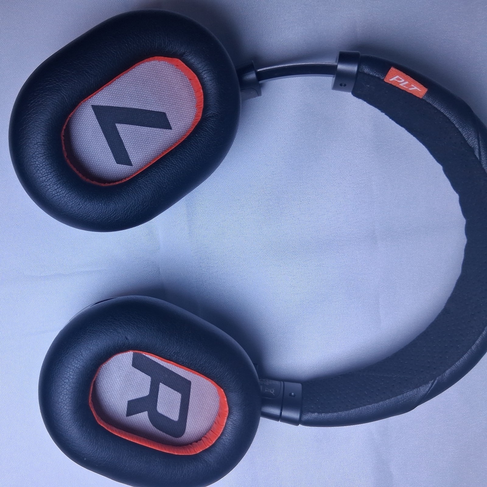 Plantronics B8200 Noise Cancelling Wireless Headphones. No Dongle. Test It works