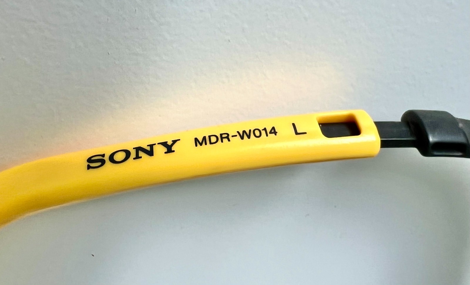 Sony MDR-W014 Yellow Wired 3.5mm Stereo Neckband Headphones Tested Working