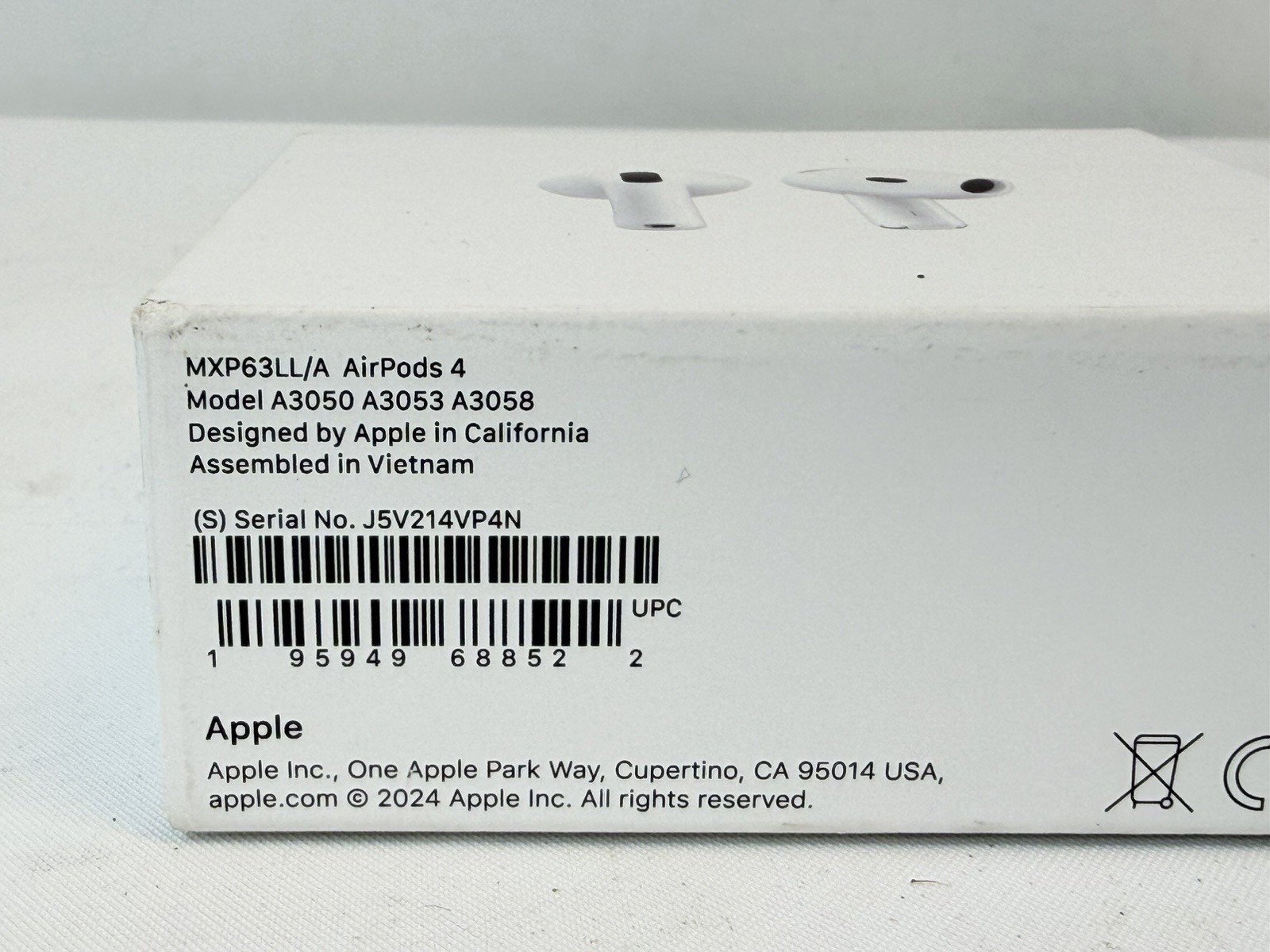 NEW Apple MXP63LL/A AirPods 4 White In Ear Headphones Model A3050 A3053 A3058