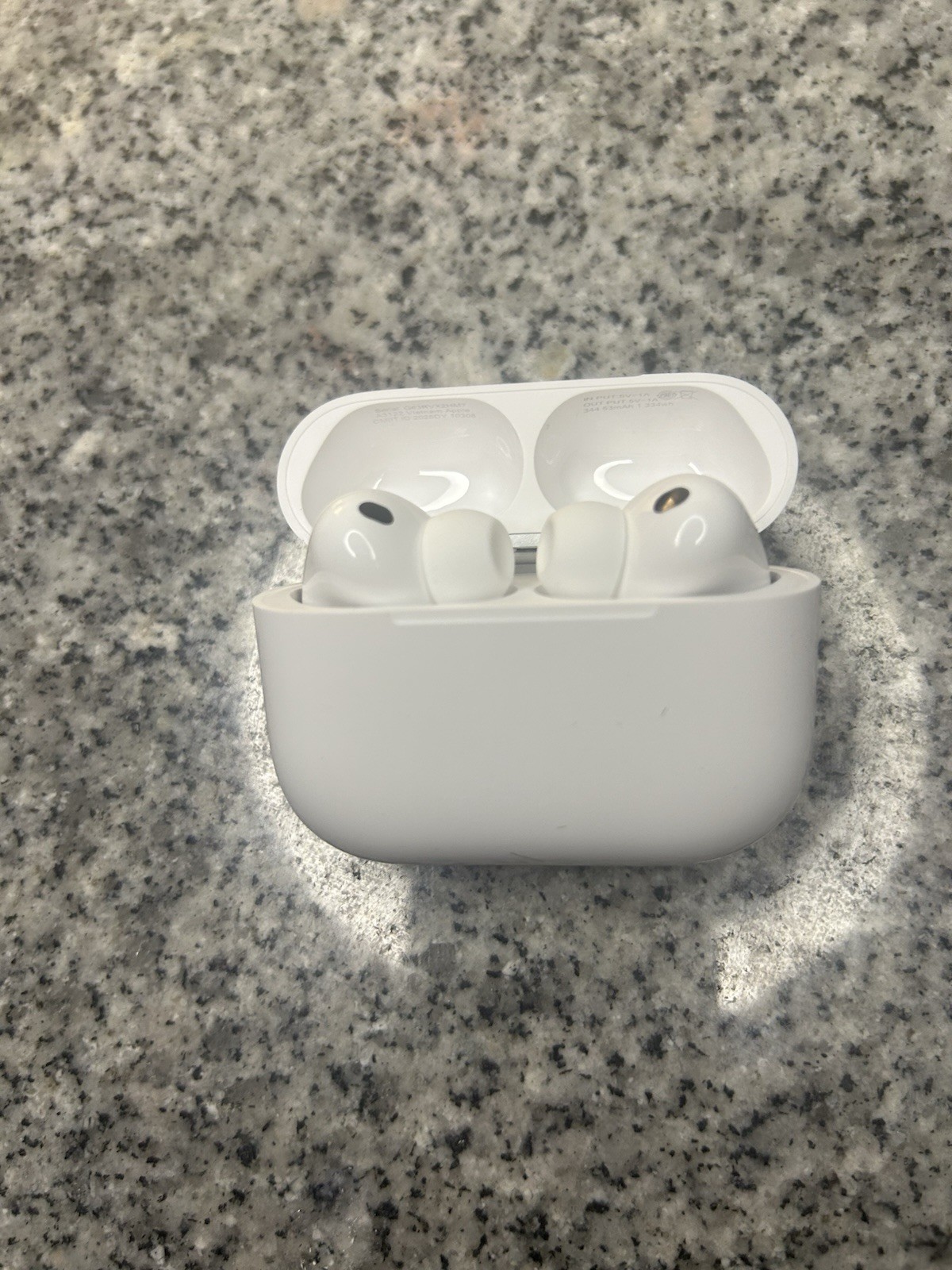Earbuds comes with can can xxs xs s and large super good Bluetooth