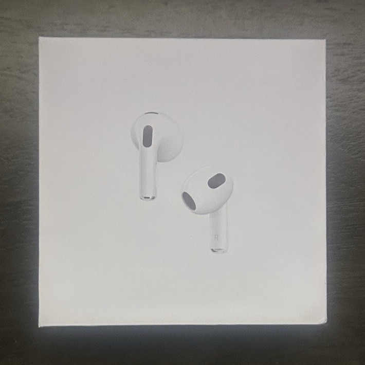 Wireless Bluetooth Earbuds w/ MagSafe Charging Case, White