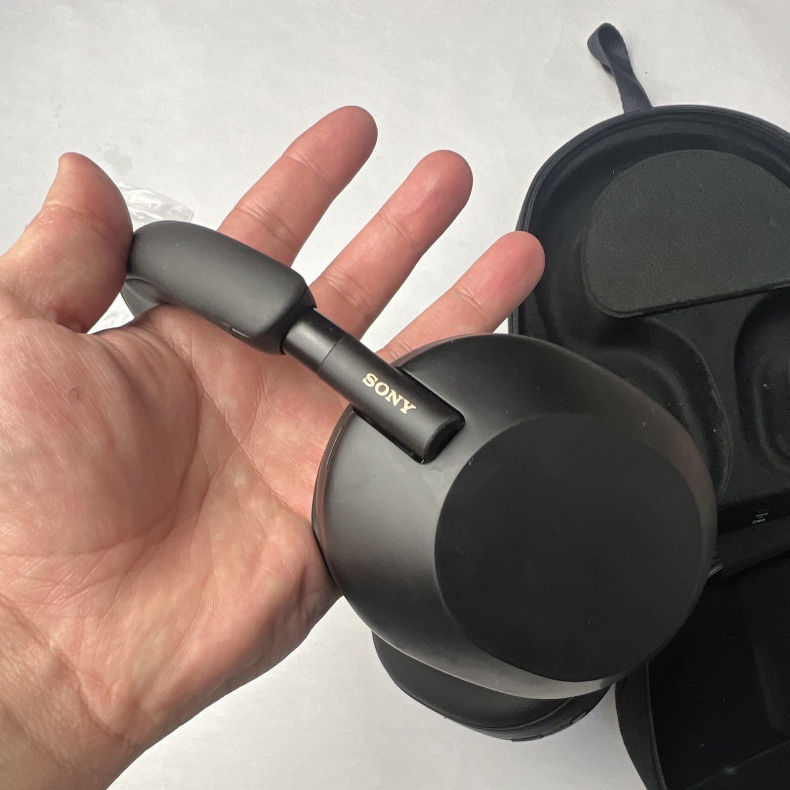 Sony WH-1000XM5 Black Over-Ear Bluetooth Headphones w/ Carrying Case