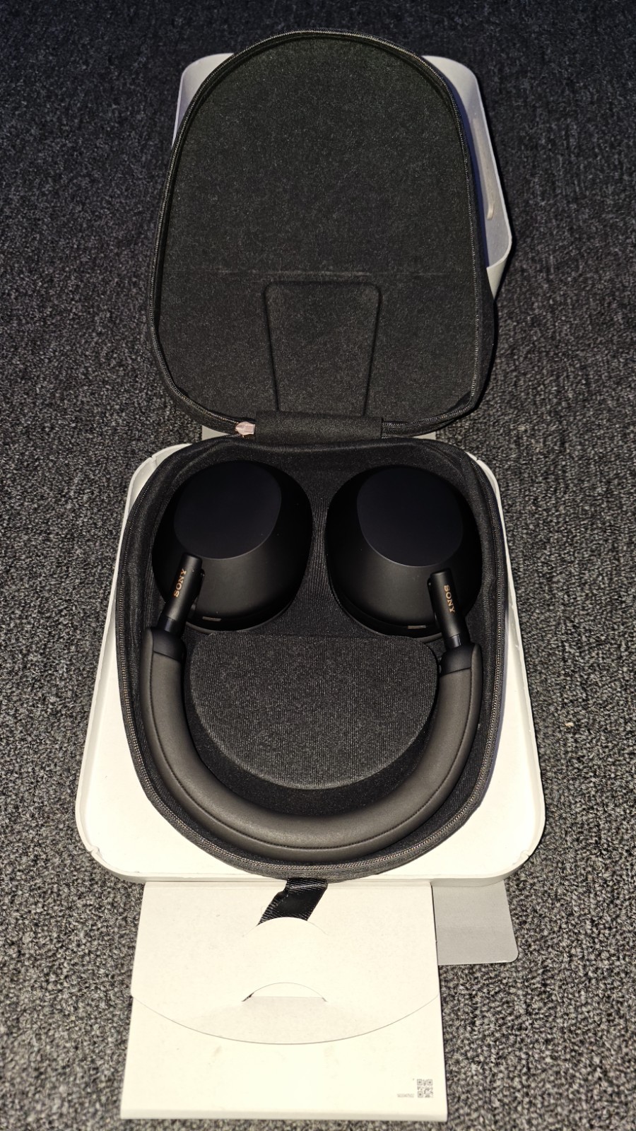 Sony WH-1000M5 Headphones Matte Black (NEW IN BOX)