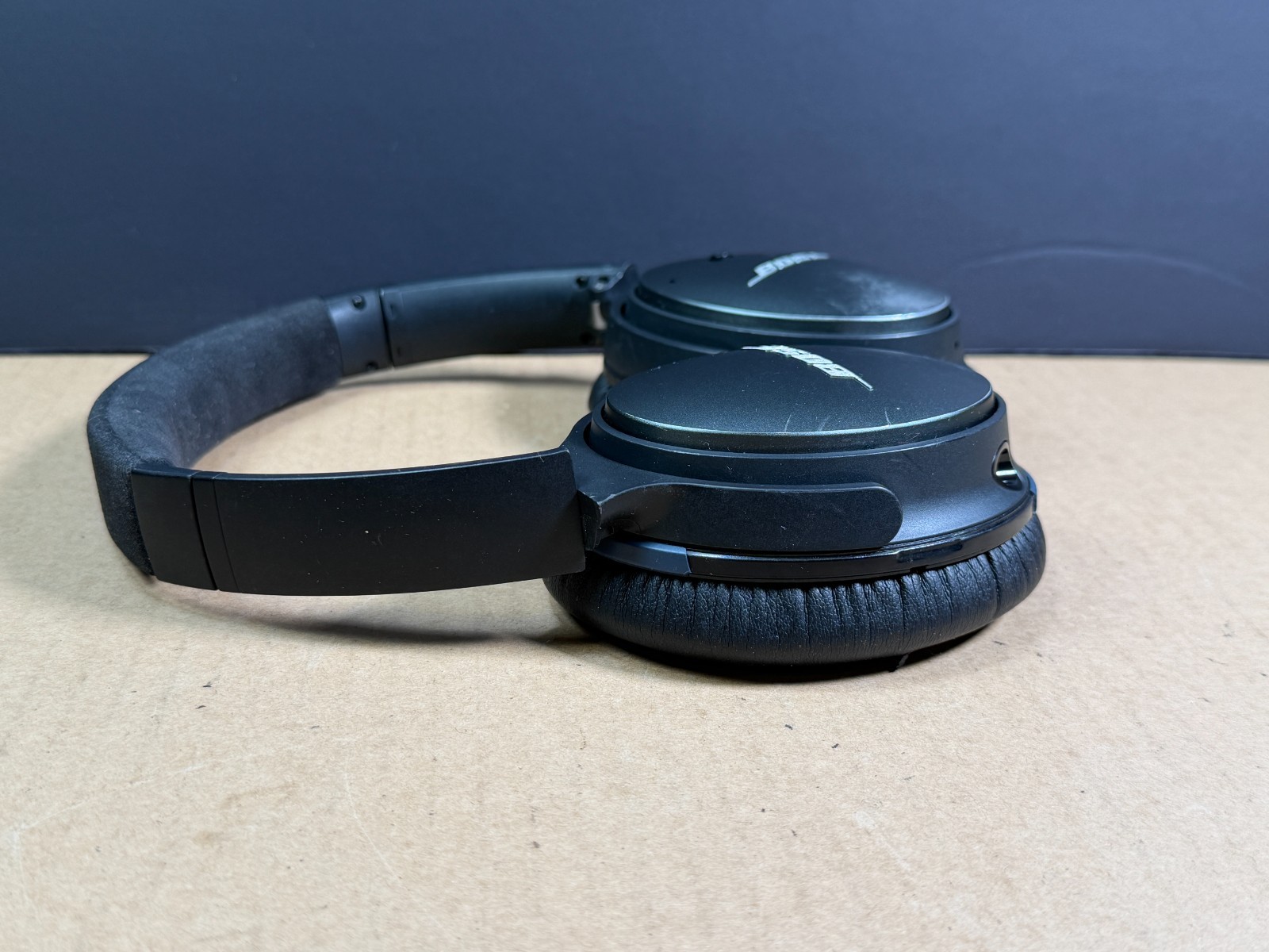 Bose QuietComfort QC25 Wired Noise Cancelling Headphones Need Cushions