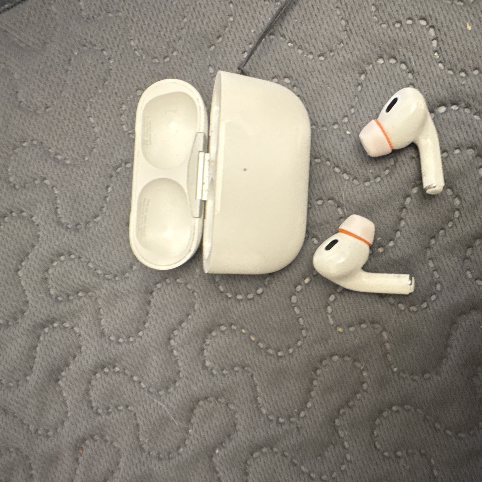 Apple AirPods Pro (2nd Gen) White Wireless Bluetooth Earbuds ANC Charging Case