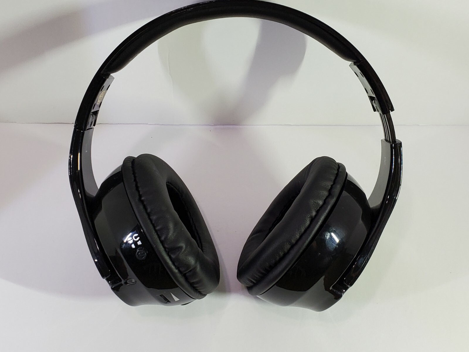 Twist Headphones Comfort Fit HD Def Sound W/ Carrying Pouch