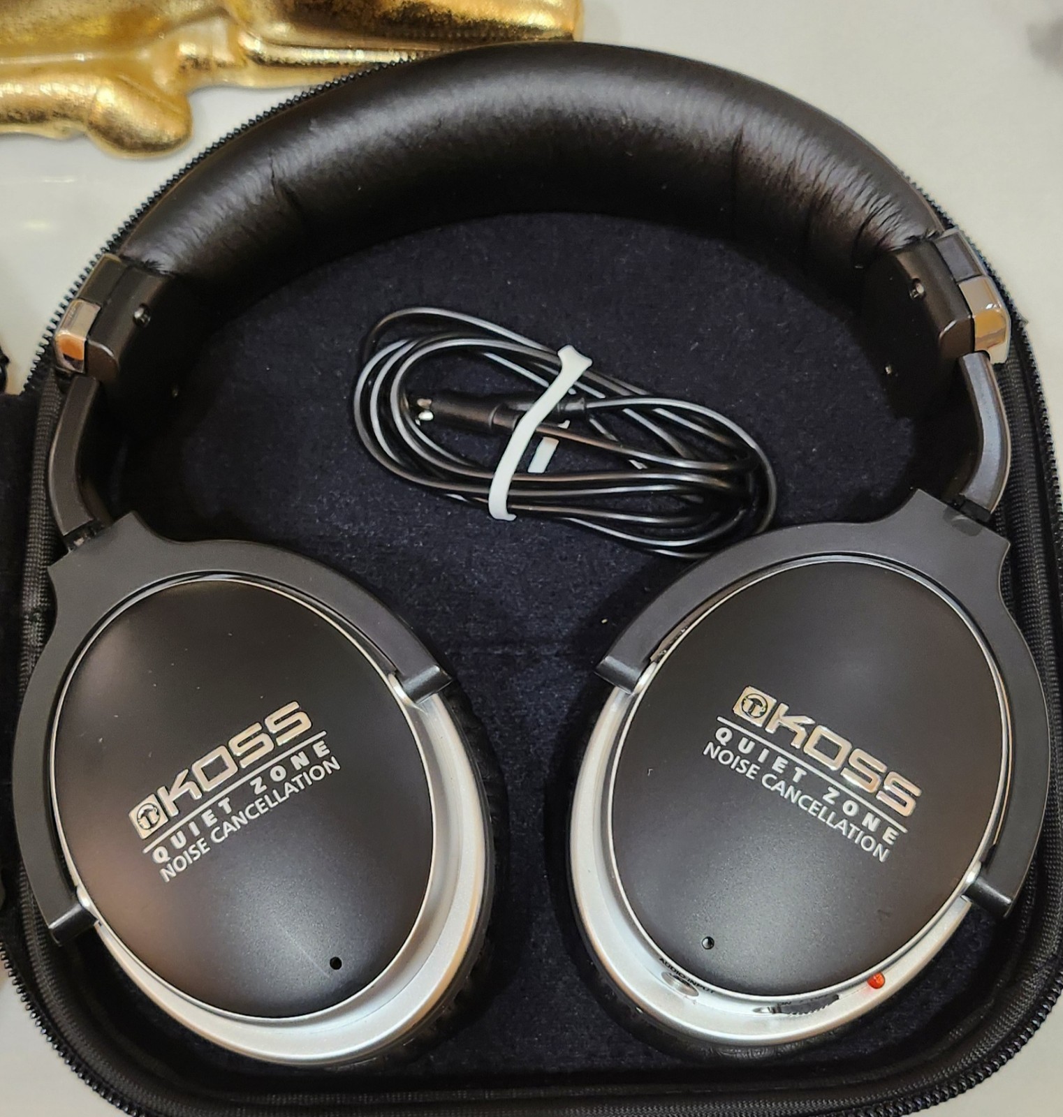 Koss QZ900 Noise Cancelling Over-Ear Headphones , with Cable Case Tested Working