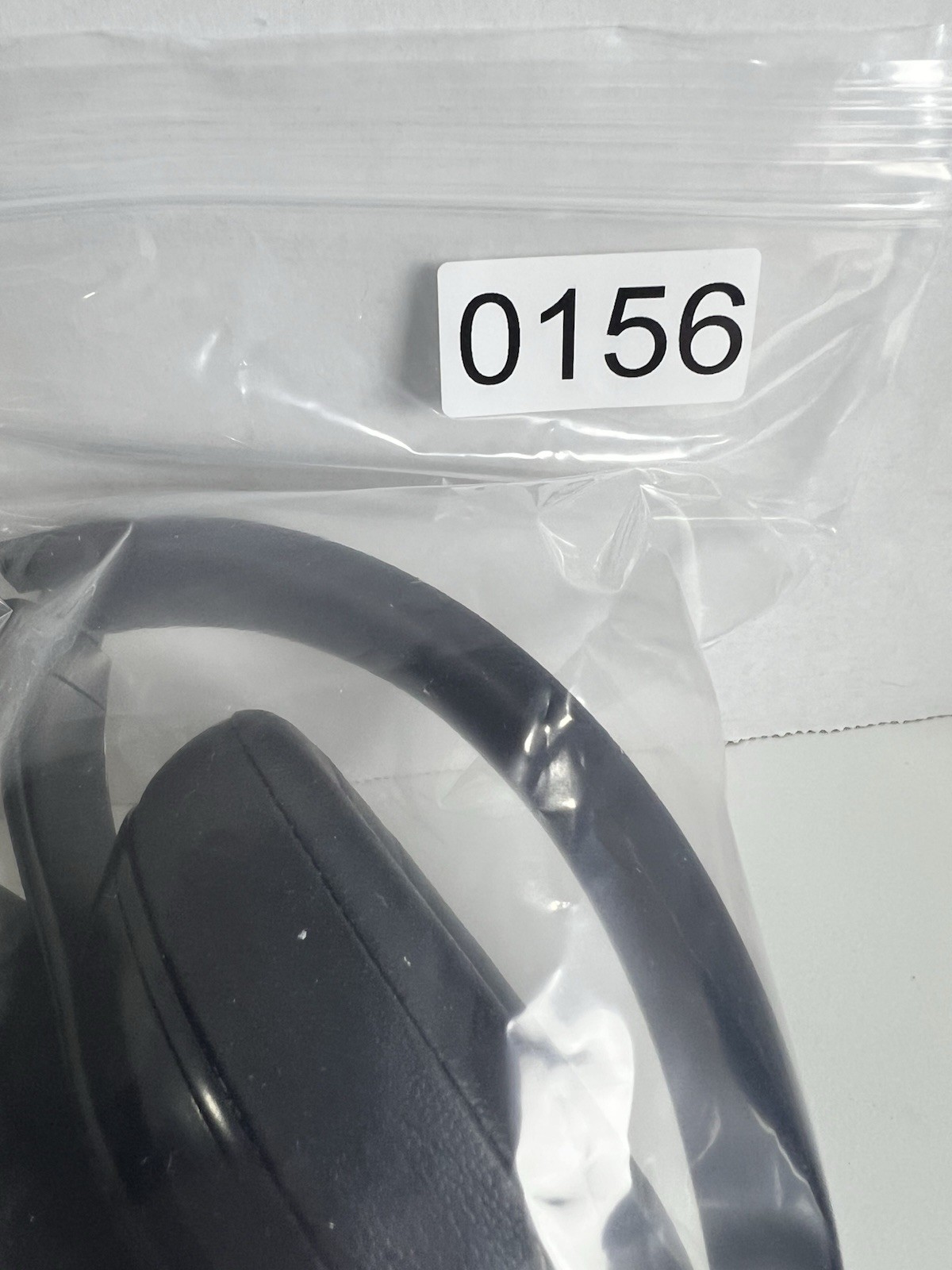 Beats by Dr. Dre Studio3 Over the Ear Wireless Headphones – Black Small Tear