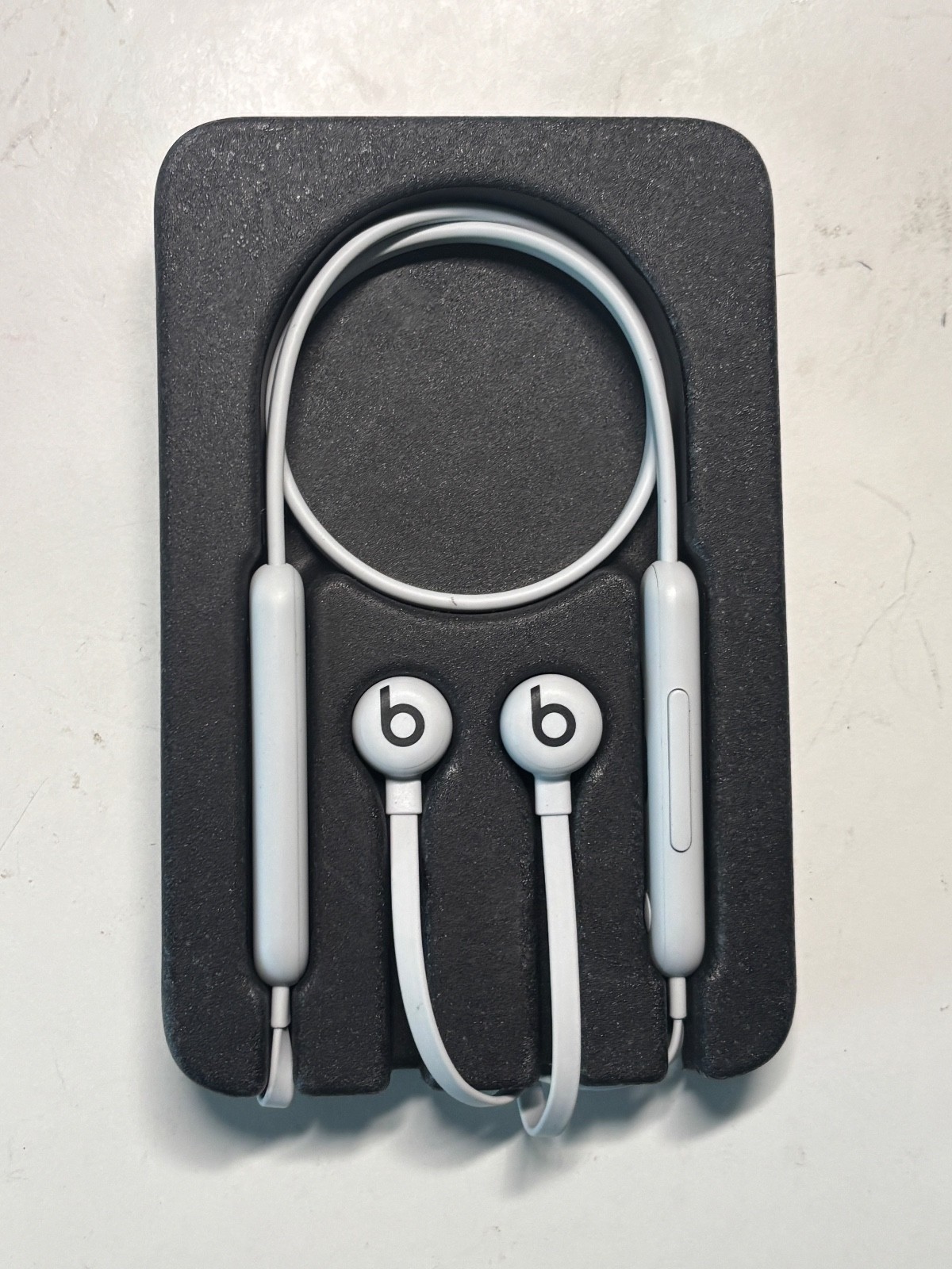 **READ** Beats by Dr. Dre Flex Wireless In-Ear Headphones – Smoke Gray