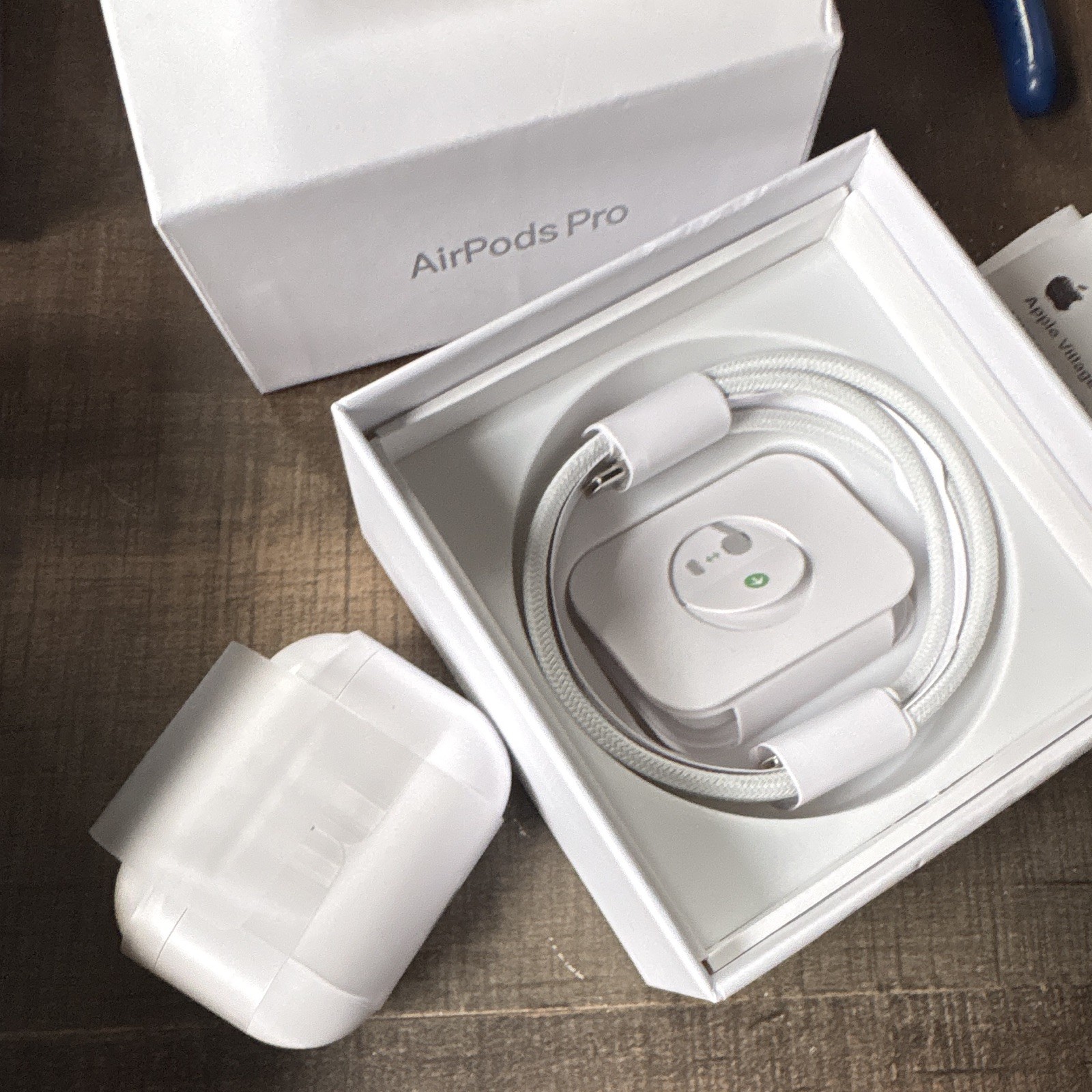 Apple AirPods Pro 2nd Gen White ANC In-Ear Bluetooth, MagSafe USB-C Case