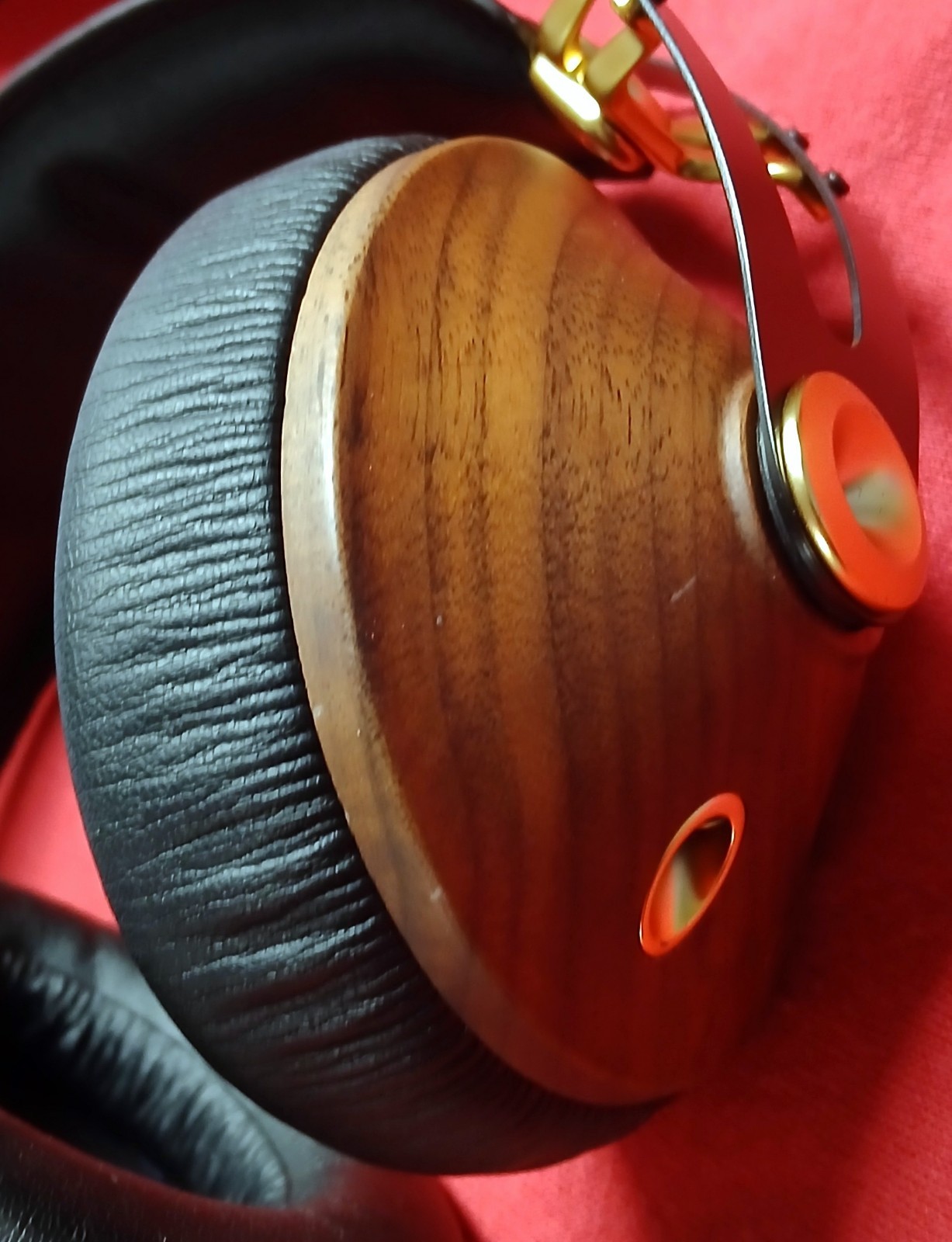 Meze Audio 99 Classics over-ear headphones (walnut/gold)
