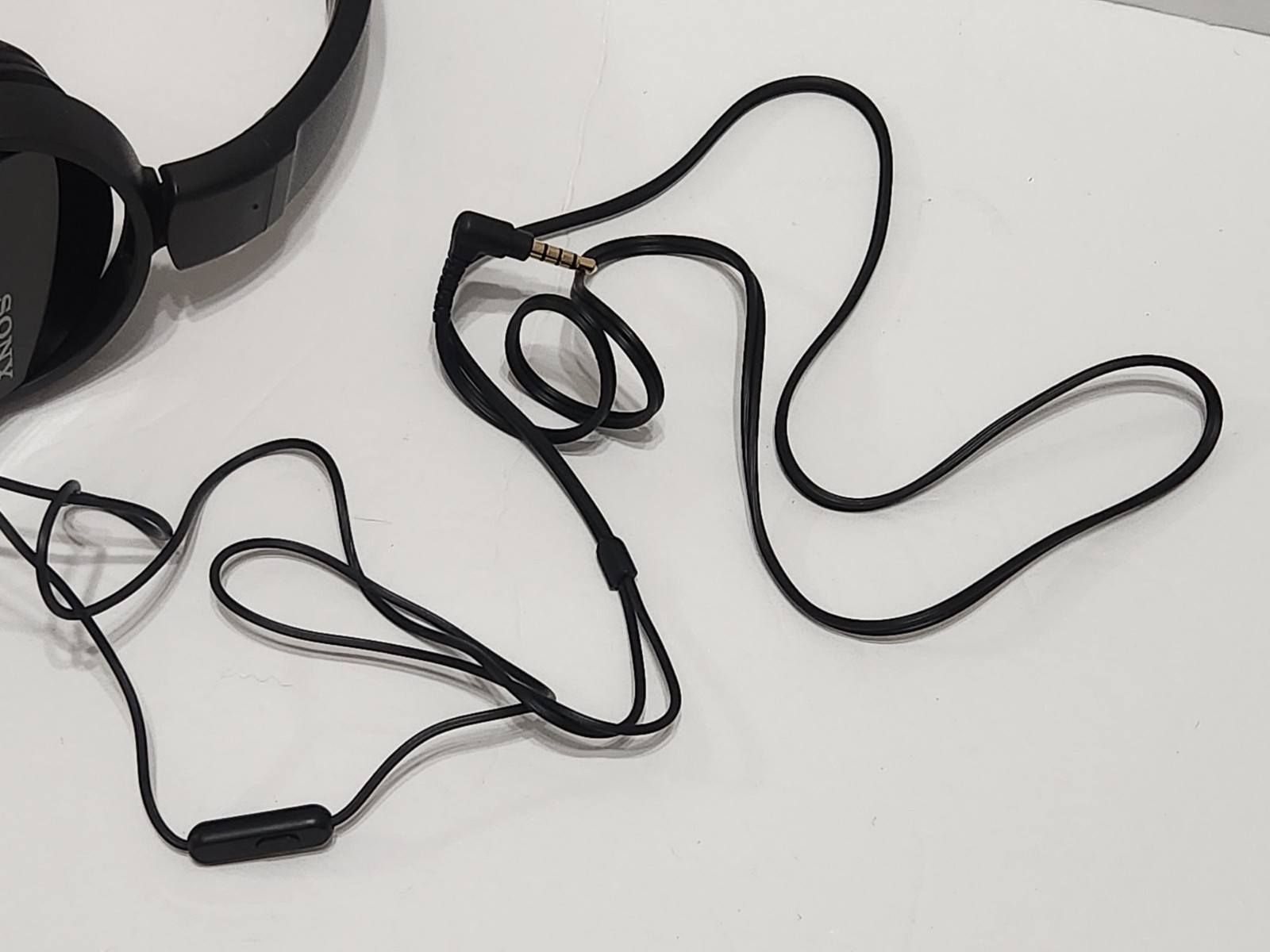Black Sony MDR-ZX310AP Foldable Wired Headphones w/Mic 3.5mm Jack -Cord:Y/Plug:L
