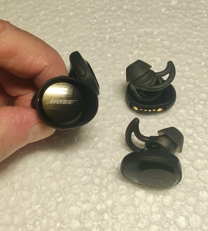 Bose SoundSport Free Wireless Headphones 2 Pairs Black Model 423729 FOR PARTS