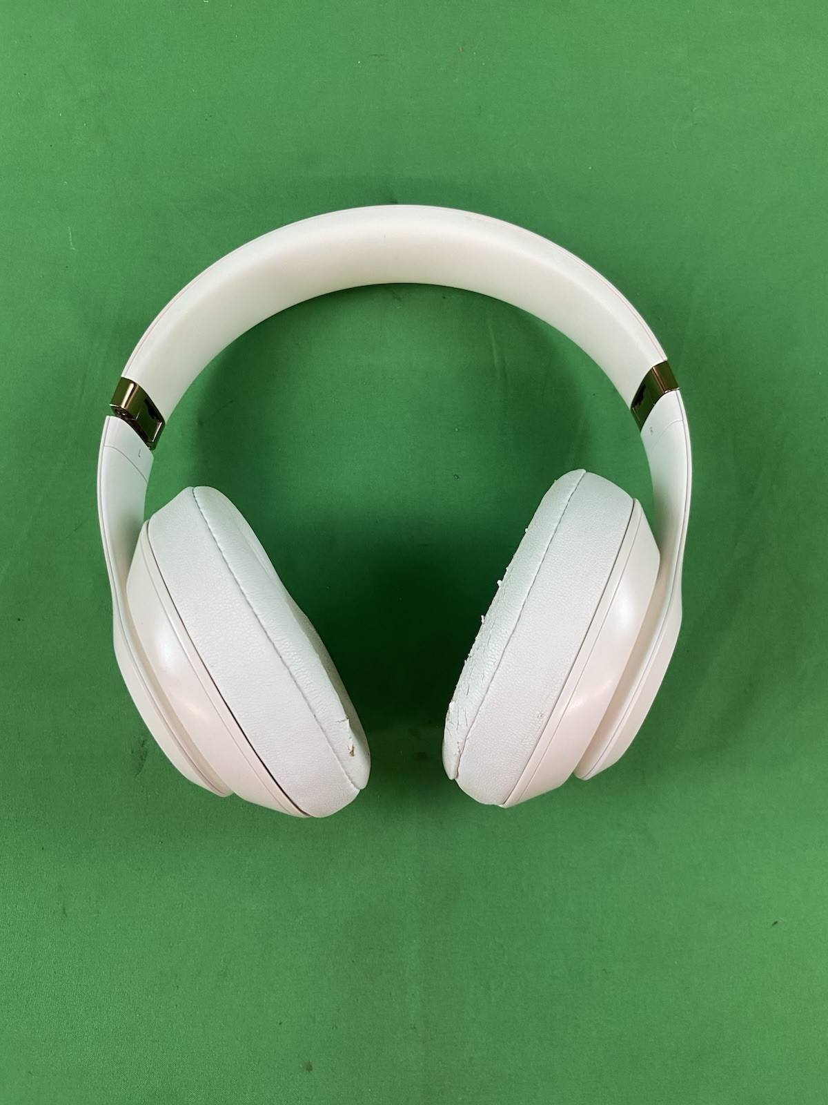 Beats by Dr. Dre Studio Pro Over-the-Ear Wireless Headphones – Sandstone- Read