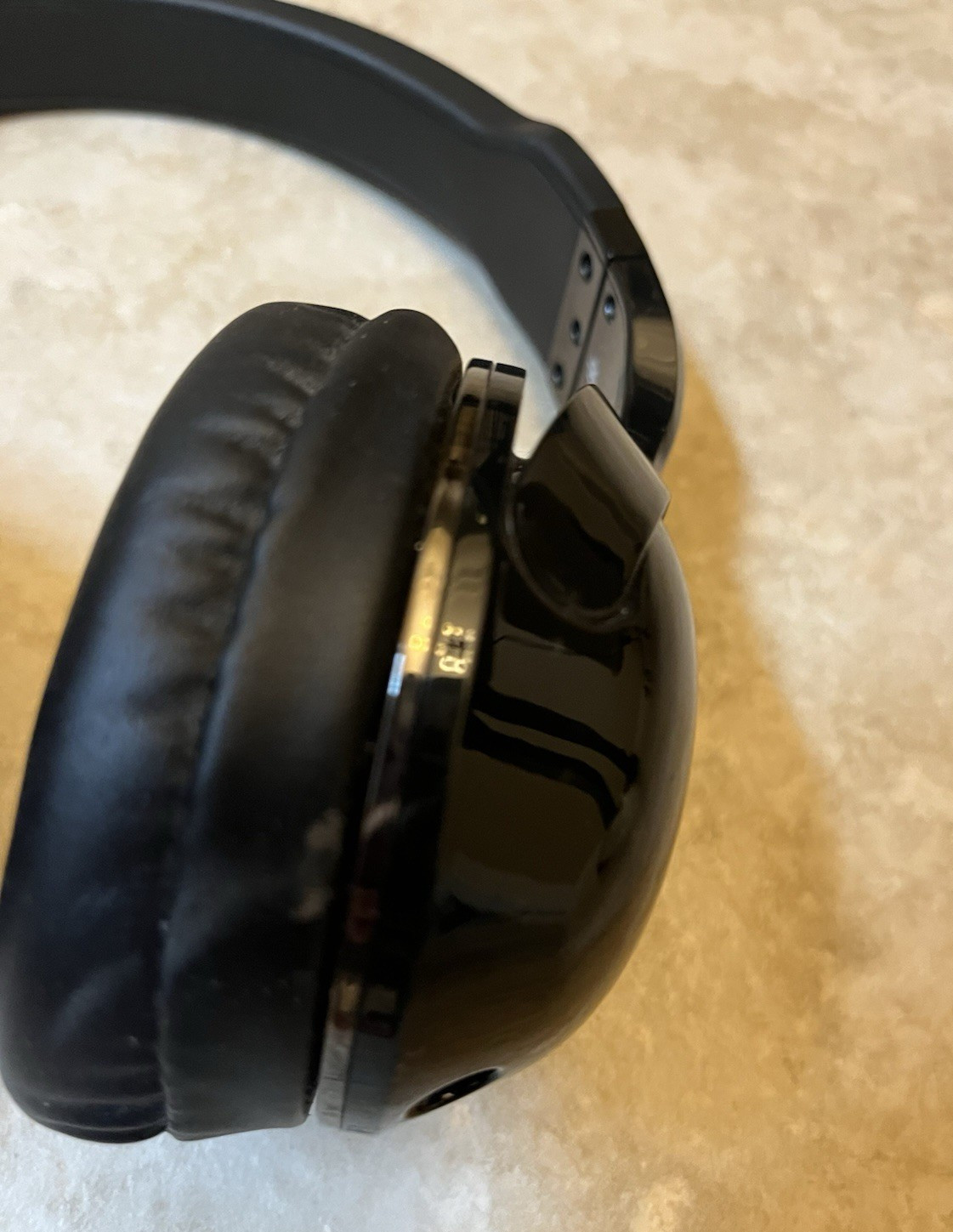 Skullcandy Hesh Model Over Ear Wired Headphones – Missing Auxiliary Cord