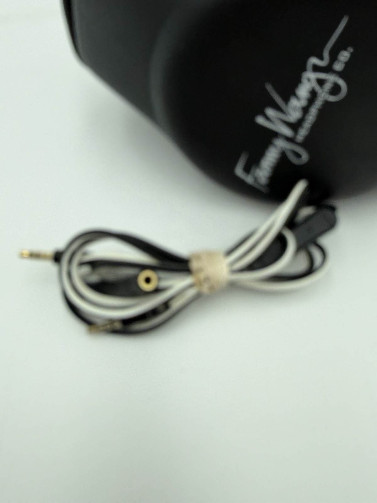 Fanny Wang FW-HEADPH-1002 Wired Over-Ear Headphones 40mm Drivers Black White