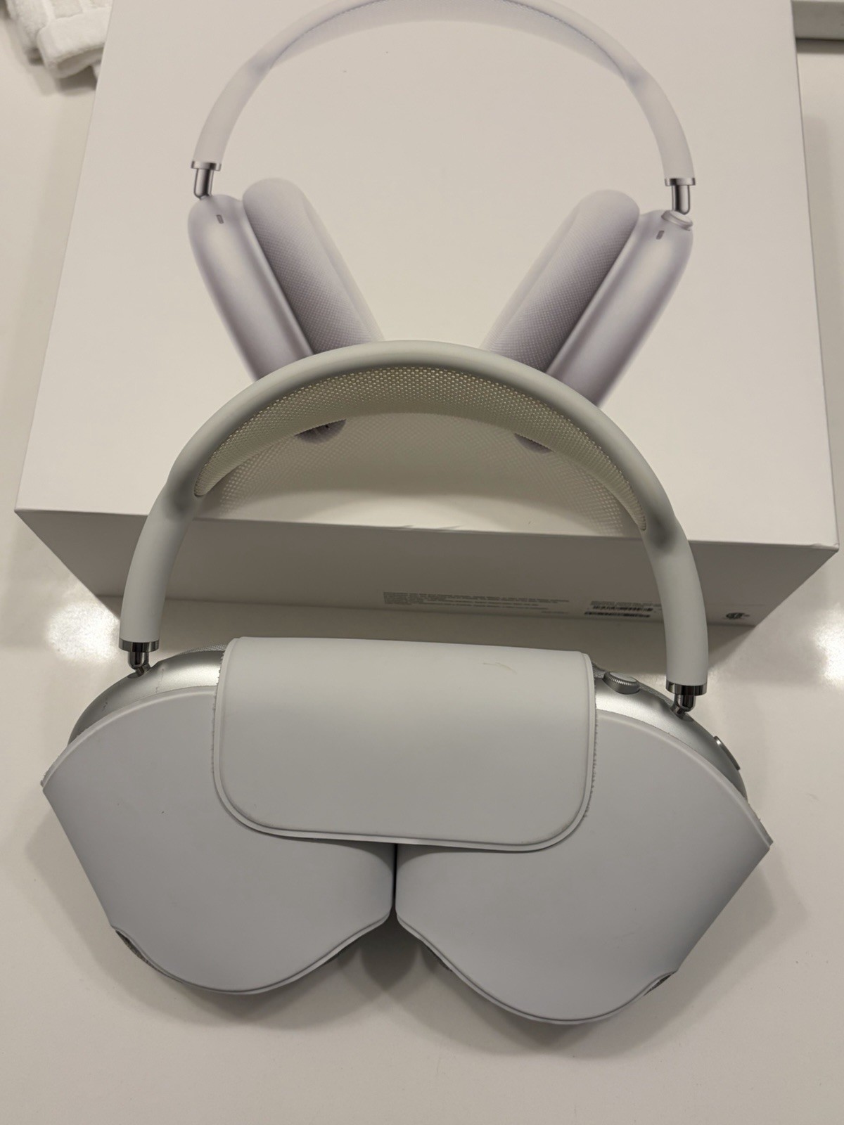 Apple AirPods Max Silver/White A2096 Lightning 1st Gen | Smart Case + Adapter