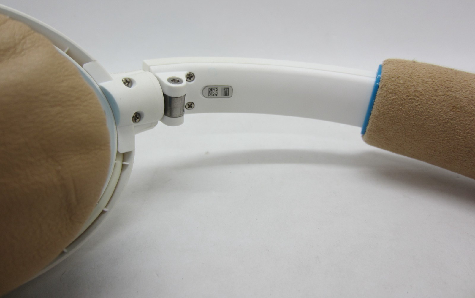 Bose SoundLink On-ear Bluetooth Headphones (white and Blue) Wireless Kit Bundle