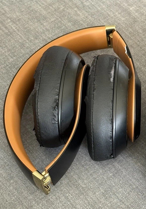 Beats by Dr. Dre Studio3 Over the Ear Wireless Headphone A1914 Black/Brown*READ*