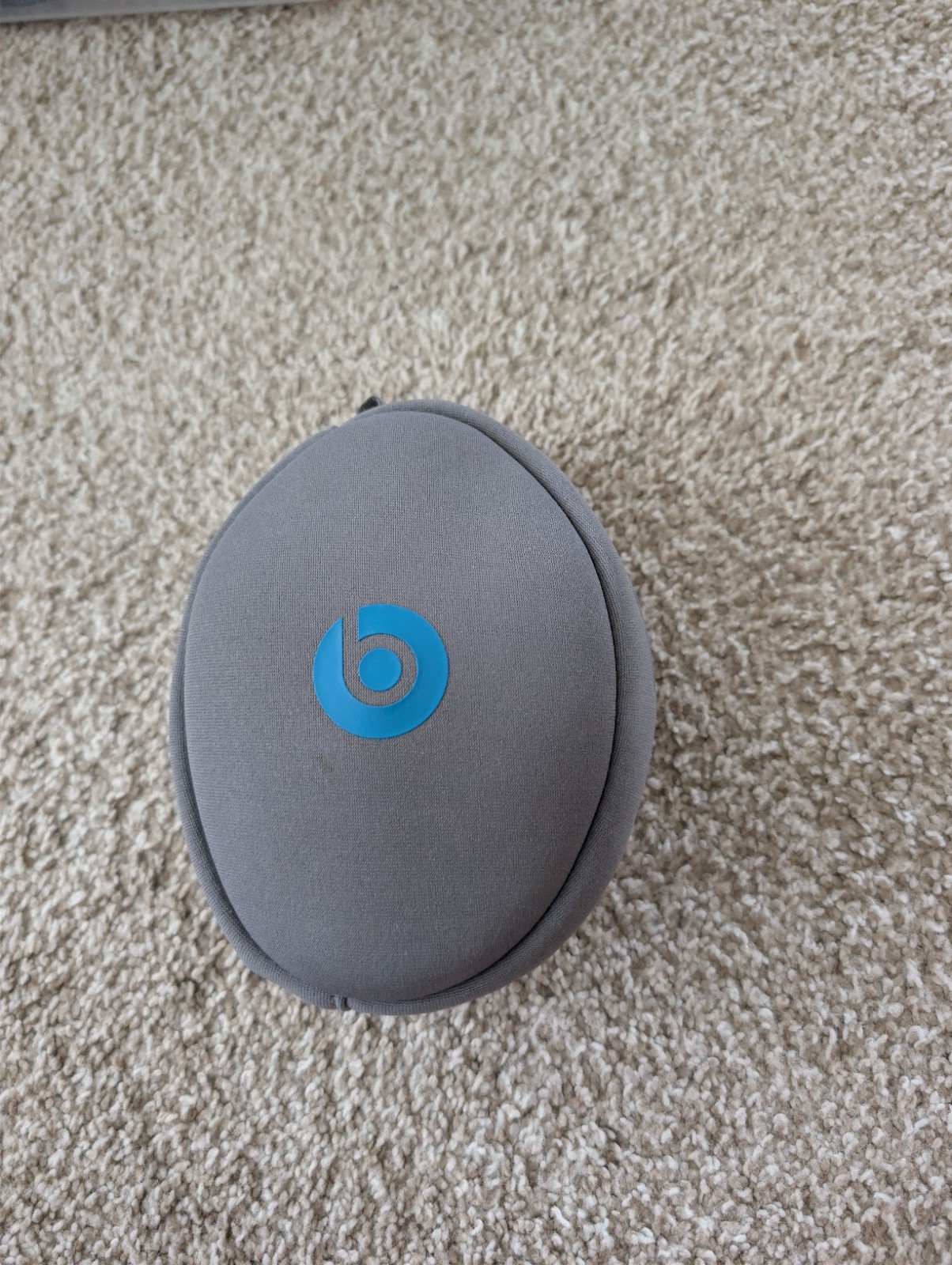Beats by Dr. Dre Solo 2 Wired On-Ear B0518 Headphones With Cable And Beats Case
