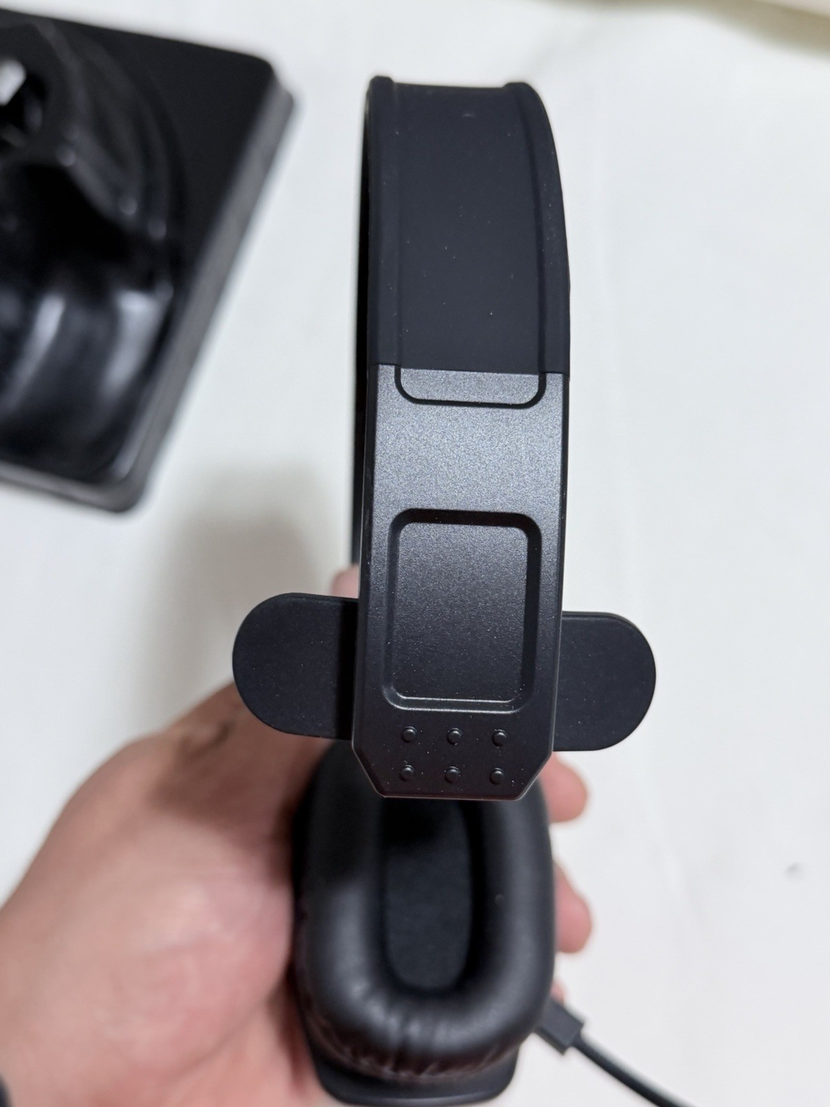 KH-23 Wireless Headphones with Directional Microphone Design New Open Box
