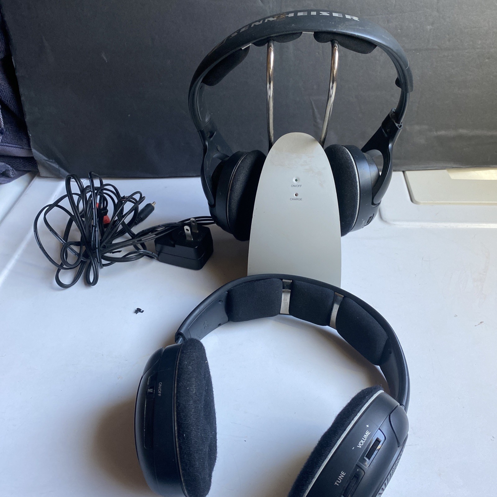 Sennheiser HDR 120 Wireless On-Ear Headphones with TR 120 Charging Base