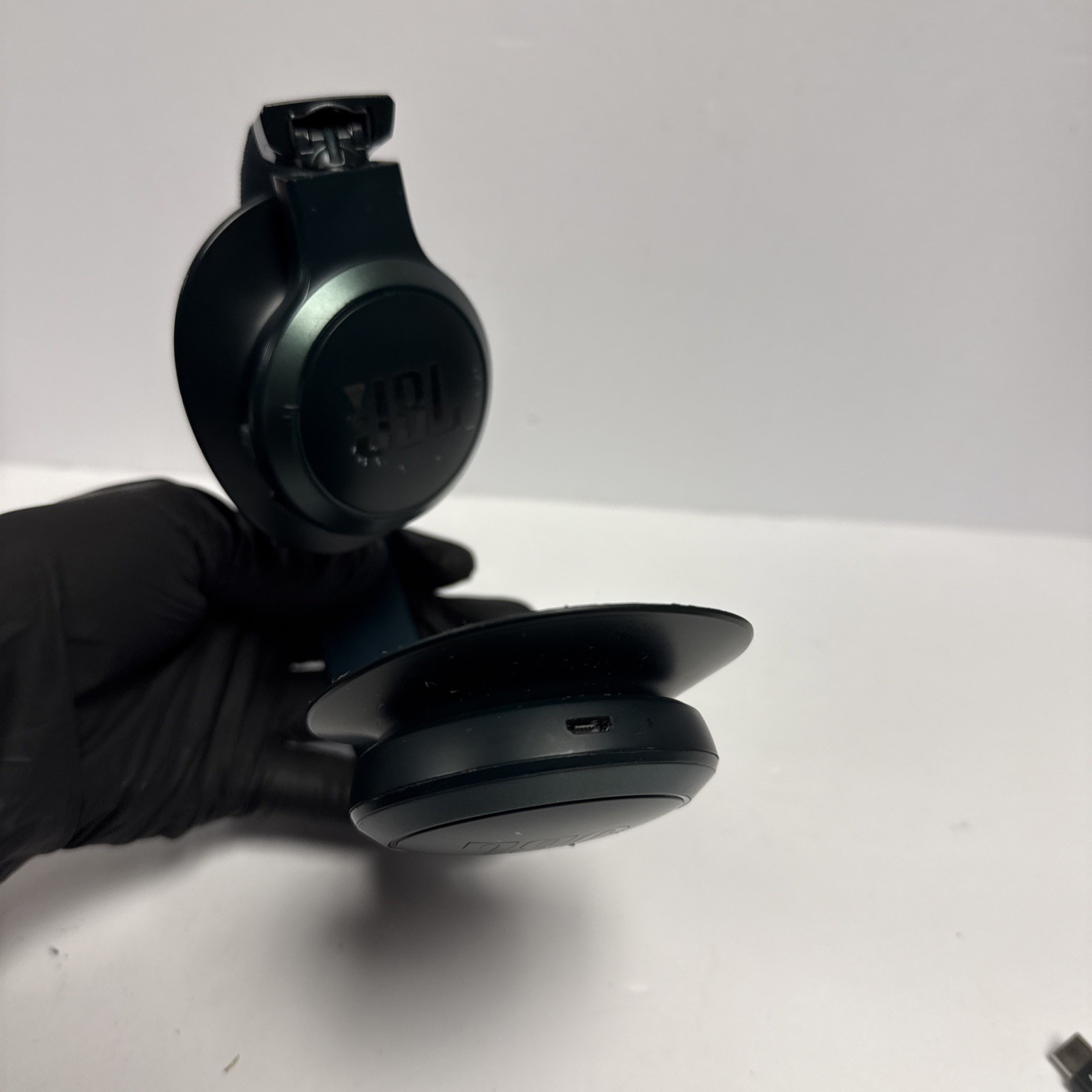 JBL Live 500BT Over-the-Ear Wireless Bluetooth Headphones Green Needs Pads