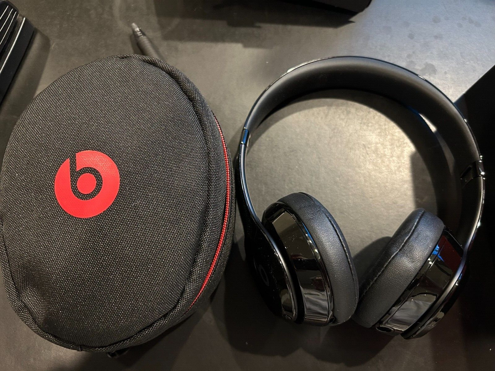 Beats by Dr. Dre Solo3 Over the Ear Headphone – Gloss Black