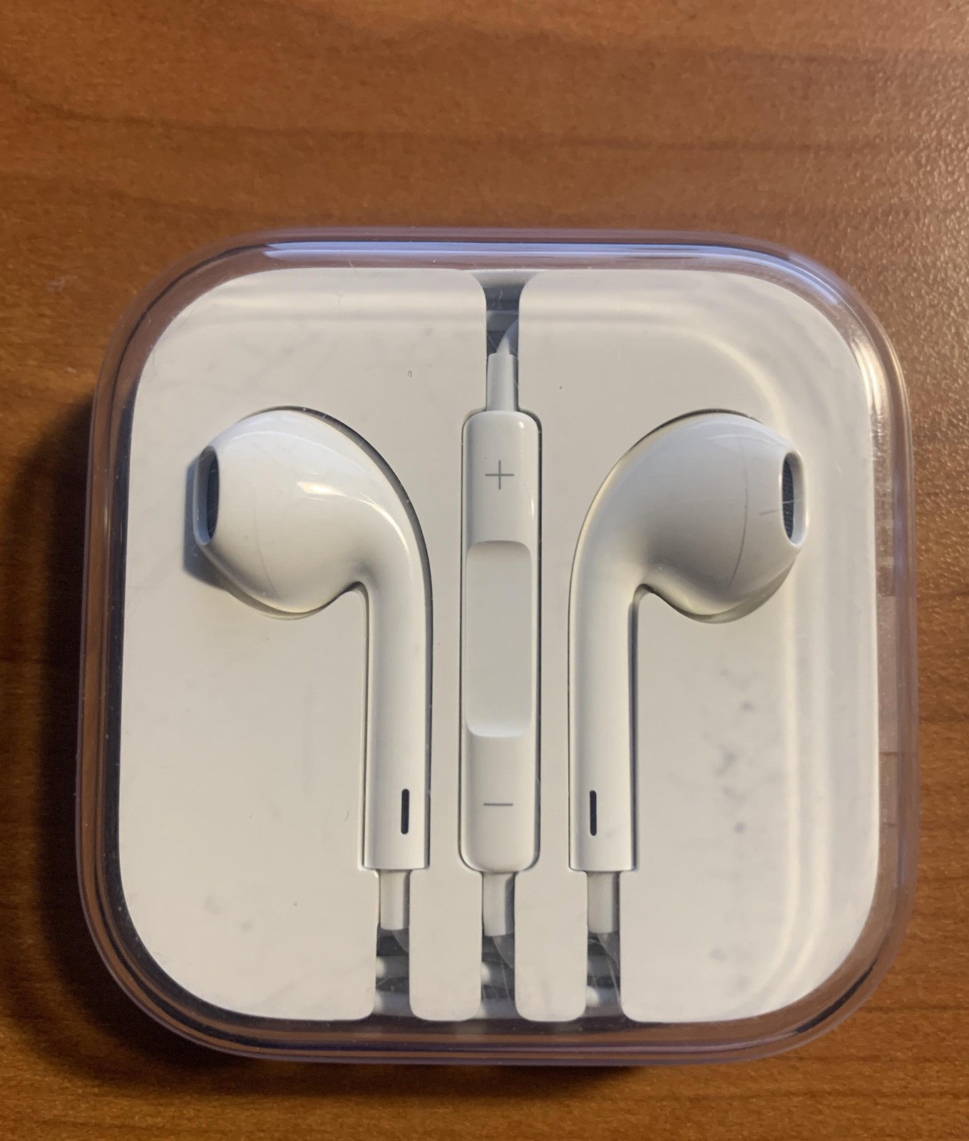 Apple EarPods With 3.5mm Headphone Plug In-Ear White Wired Earphones Mic Remote
