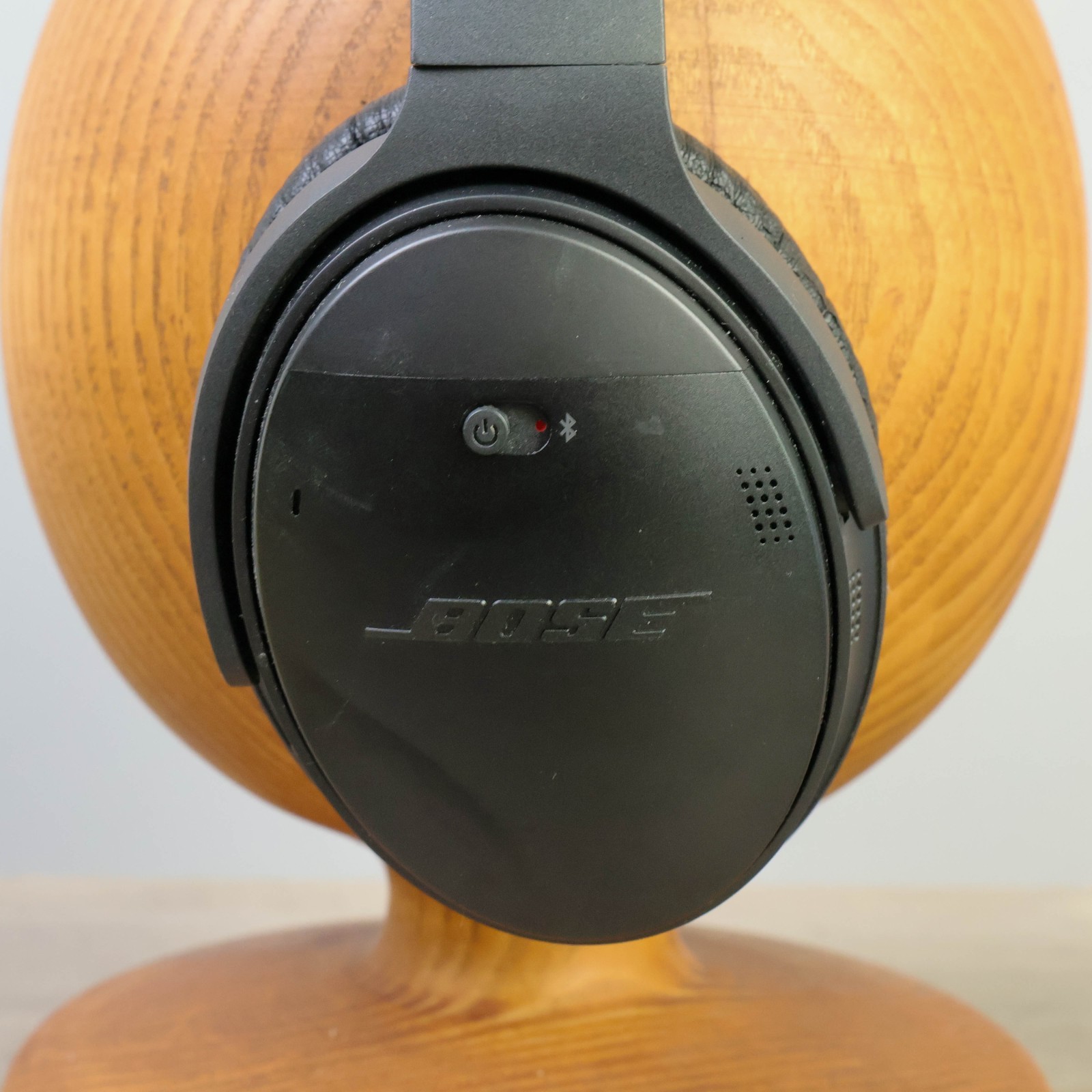 Bose QuietComfort 35 Over the Ear Wireless Headphones – Black – Works Great!