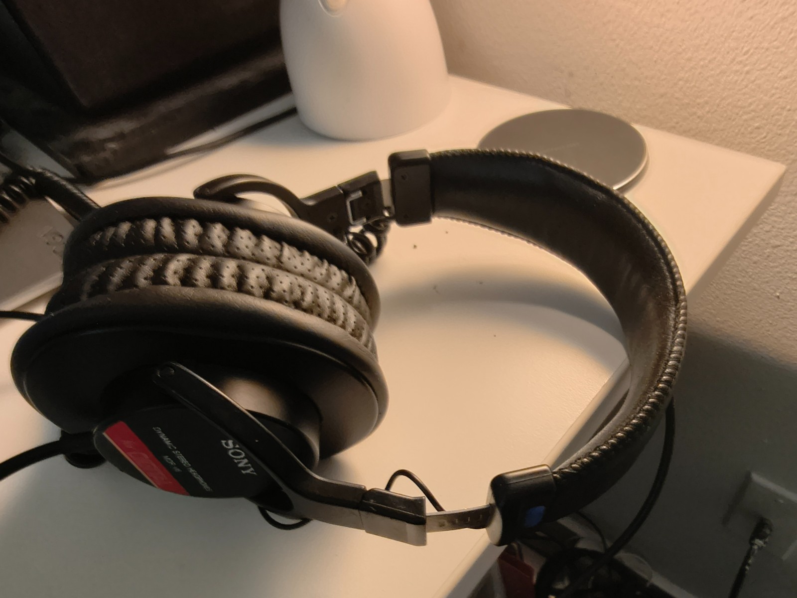 Sony MDR-V6 Over the Ear Headphones – Black